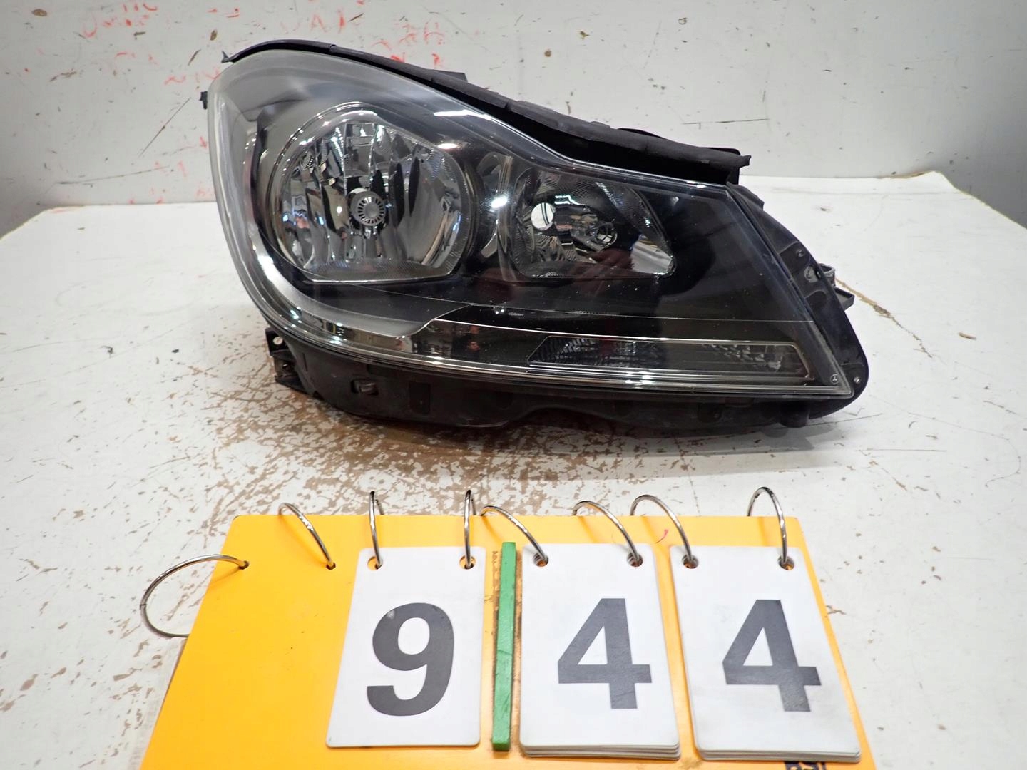 light front front right MERCEDES C-KLASA W204 LIFT 2011