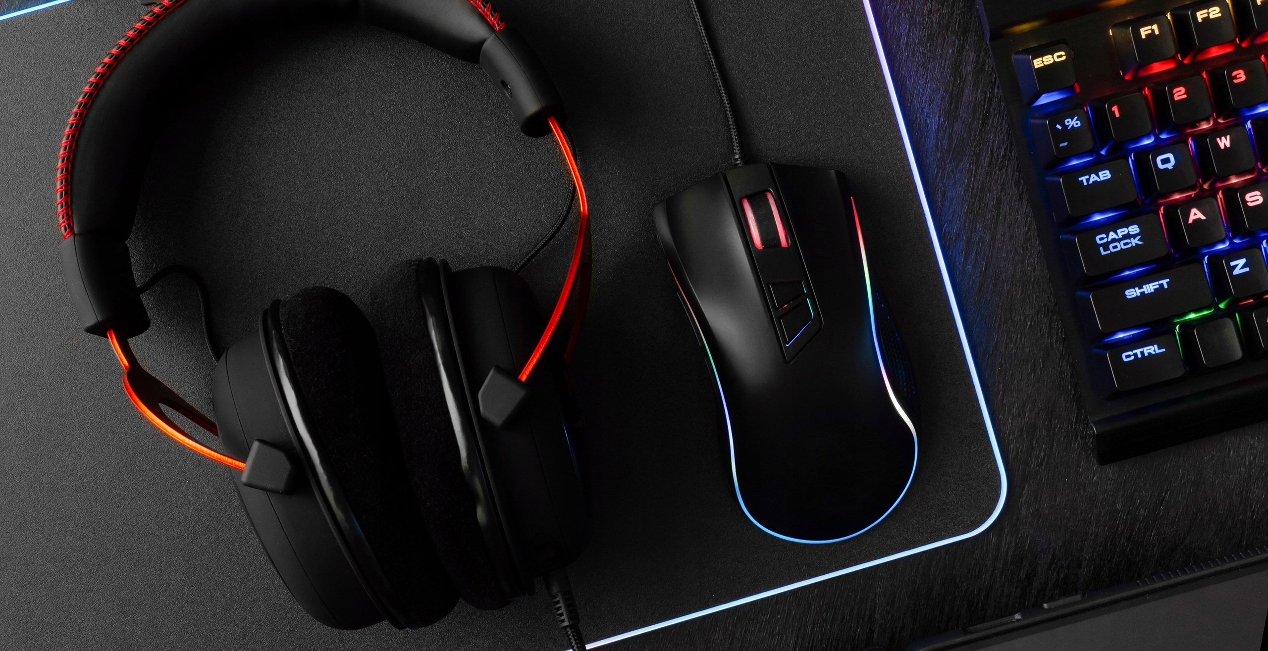 PODKŁADKA POD MYSZ GAMINGOWA PODŚWIETLANA LED DUŻA Marka Iso Trade