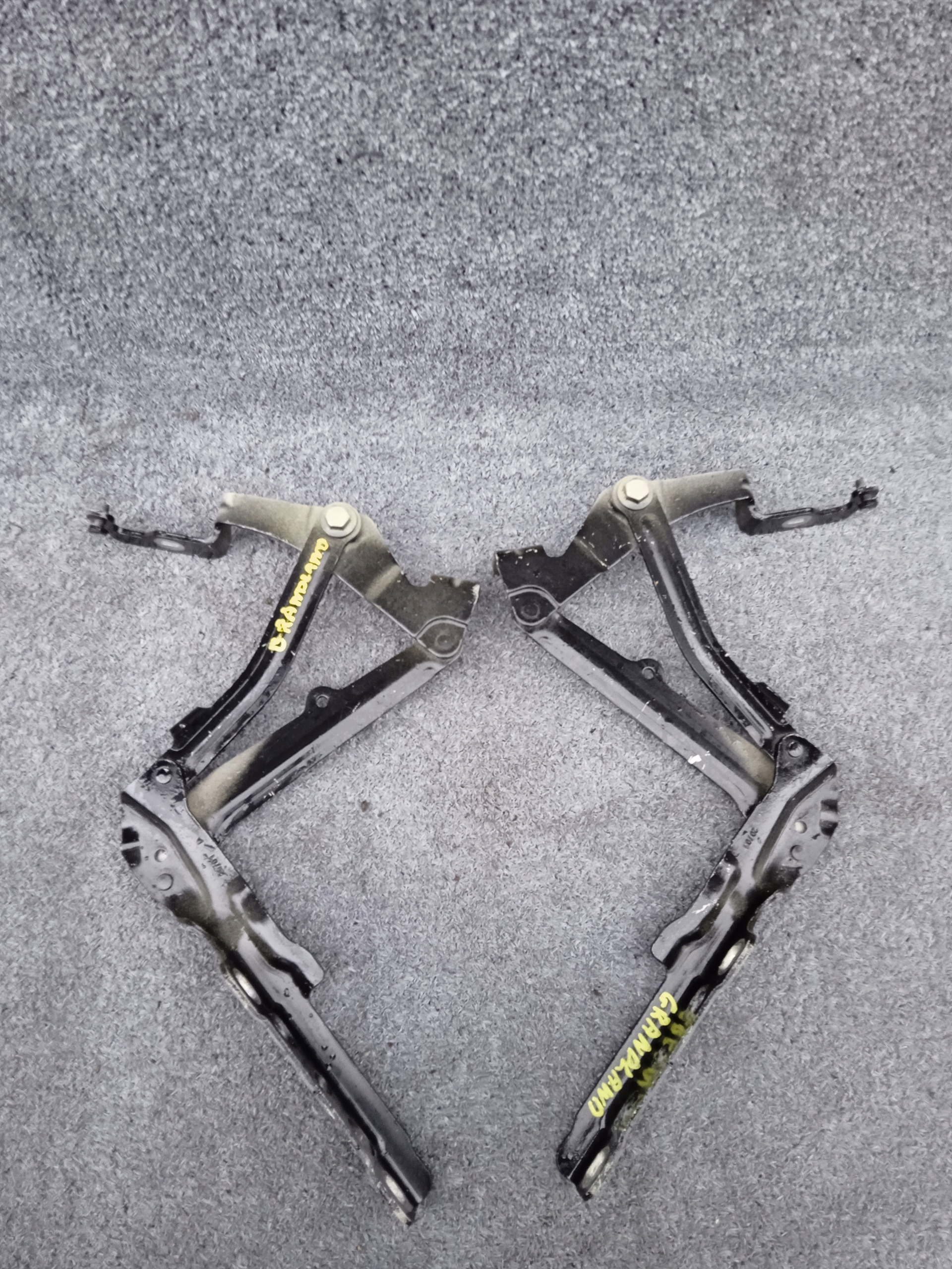 Петля капота права / ліва Opel Grandland