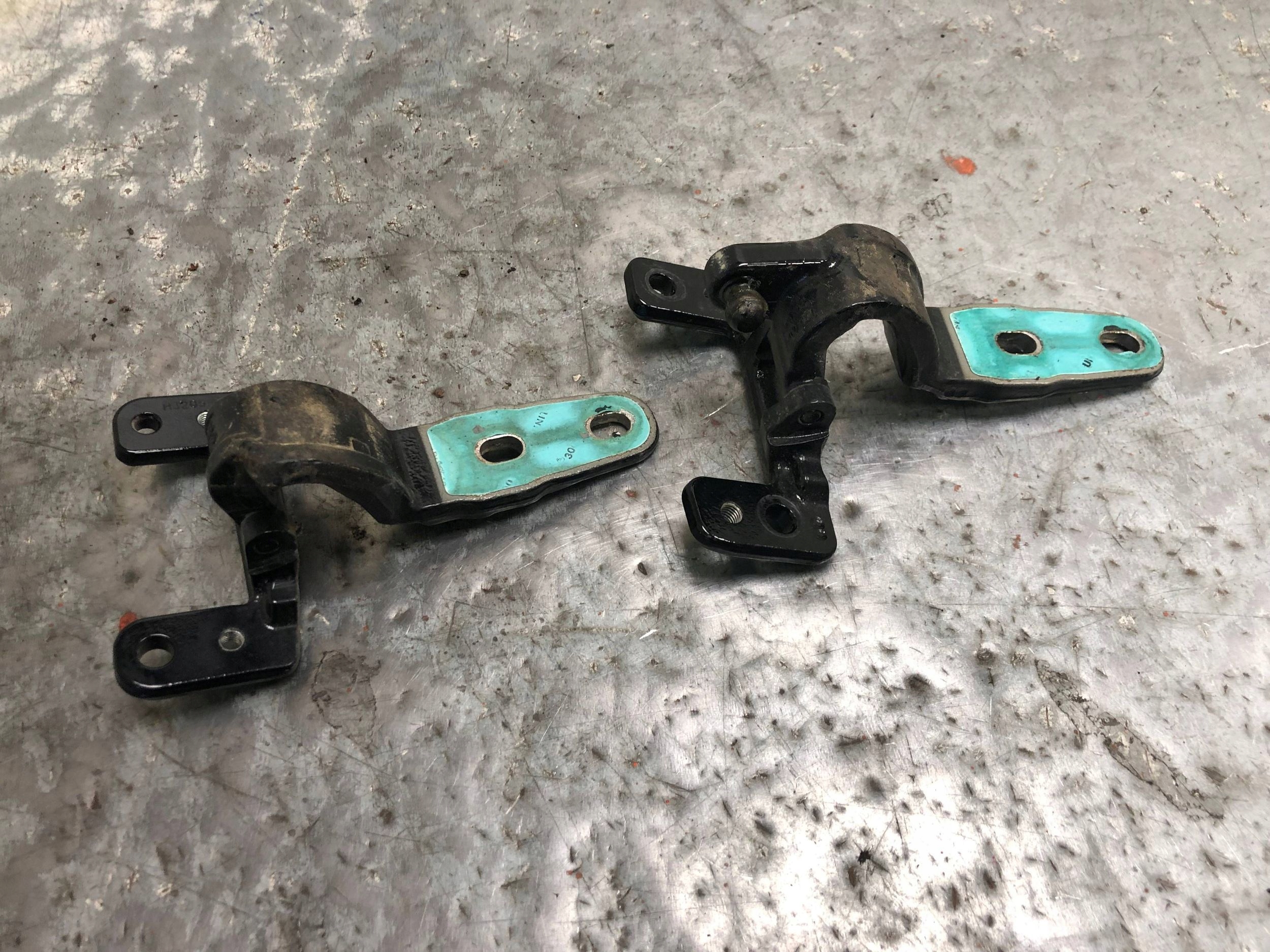 hinges bonnet boot 040 MERCEDES W205 KOMBI