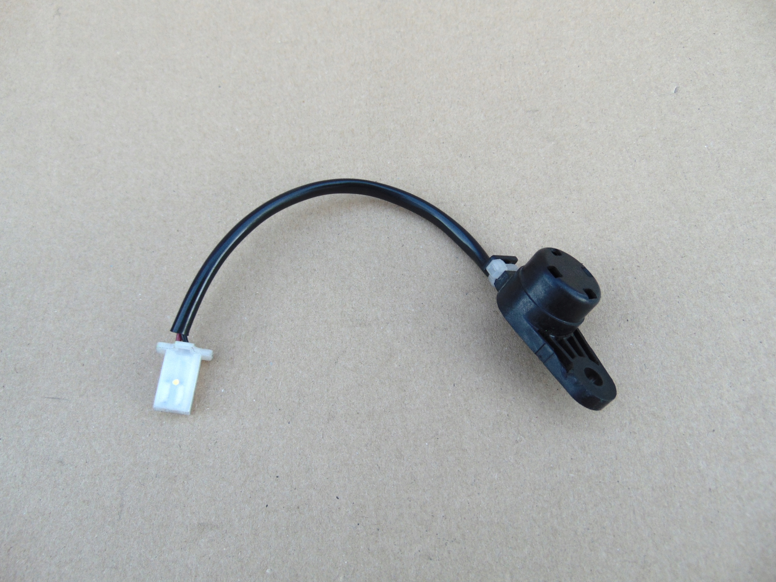 YAMAHA XMAX 125 18 CZUJNIK ANTENA