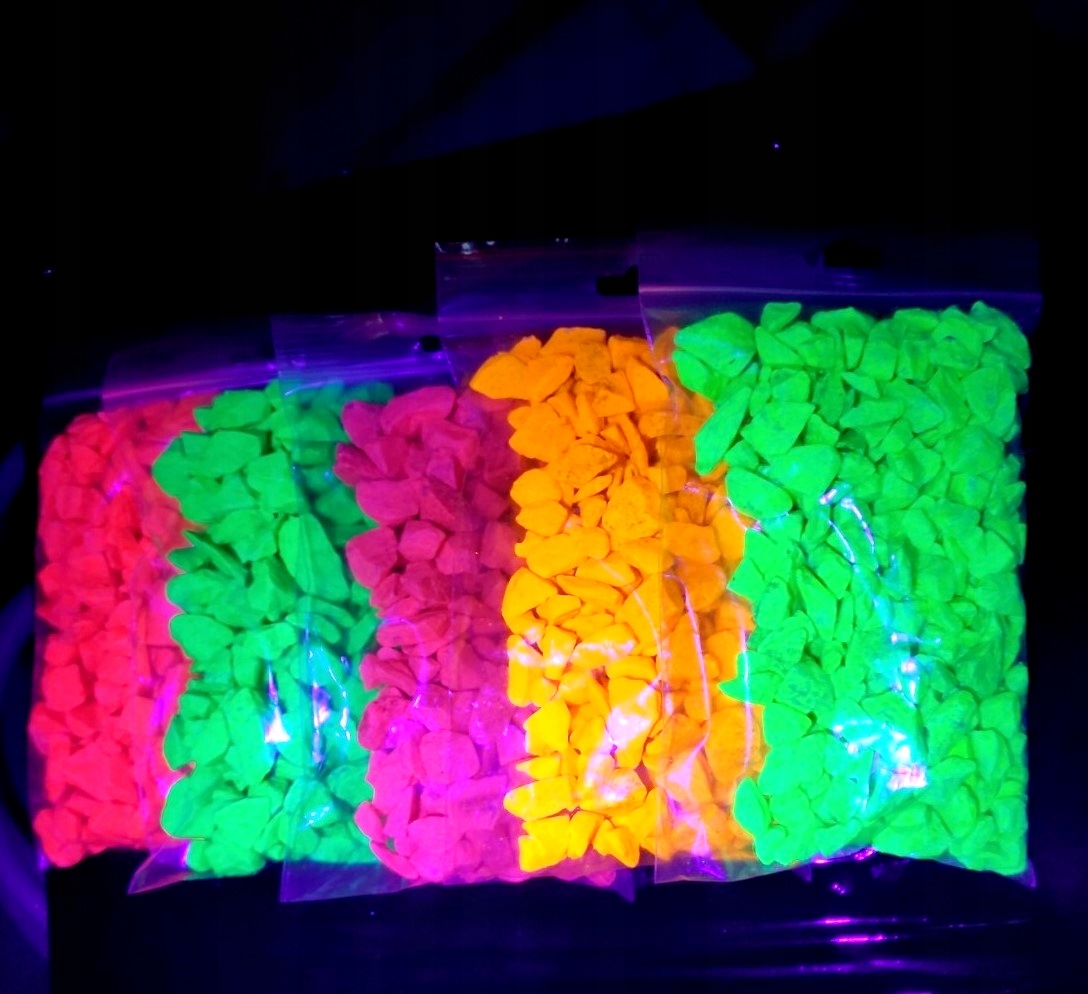 

Świecące W Uv Fluorescencyjne Kamyczki 0,5KG