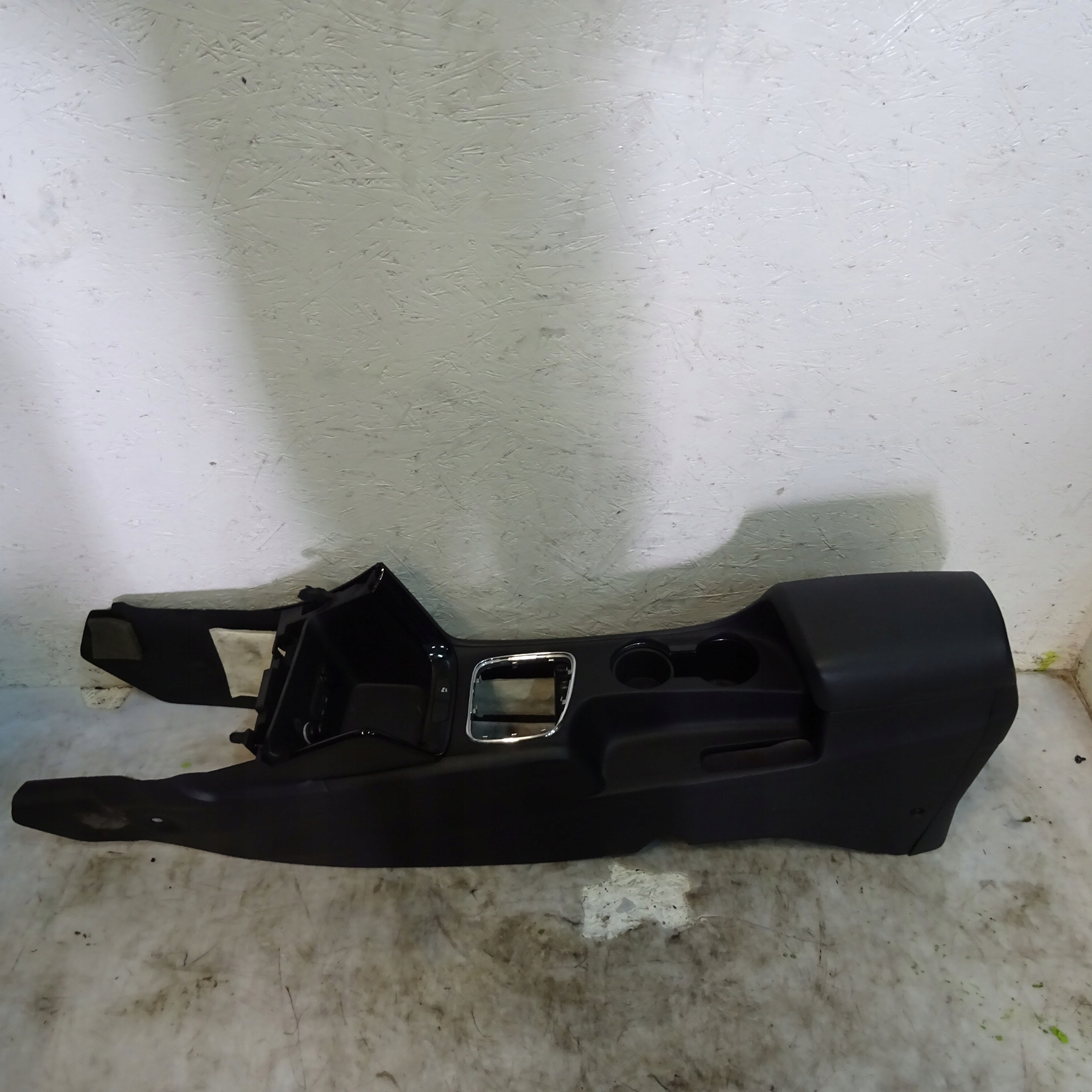 KIA CEED II KOMBI TUNEL mitte USB AUX