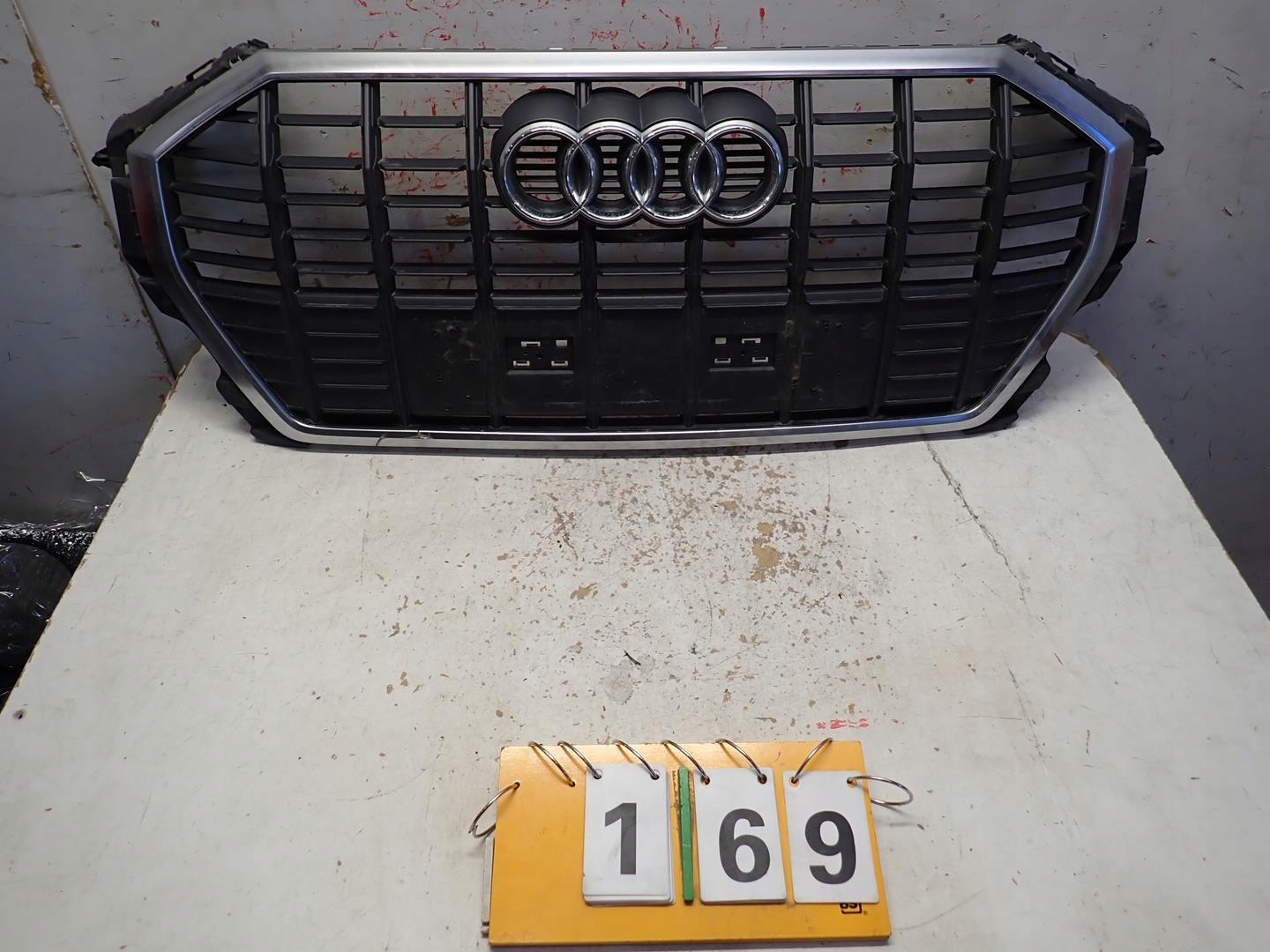 Grill AUDI Q3 II 2018- 83A853651