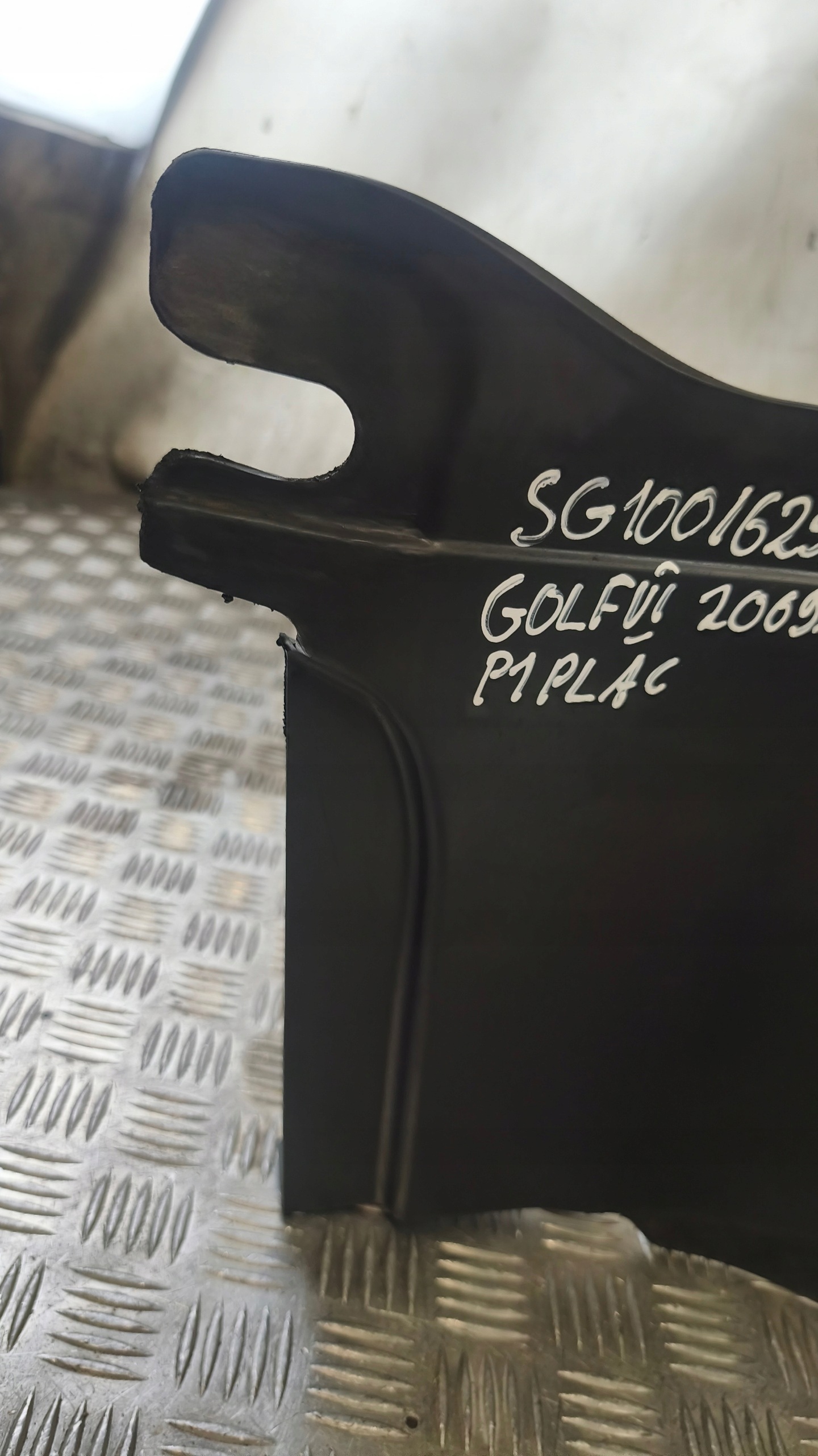 mudguard right front VW GOLF VI 2009 HB 1K9805912