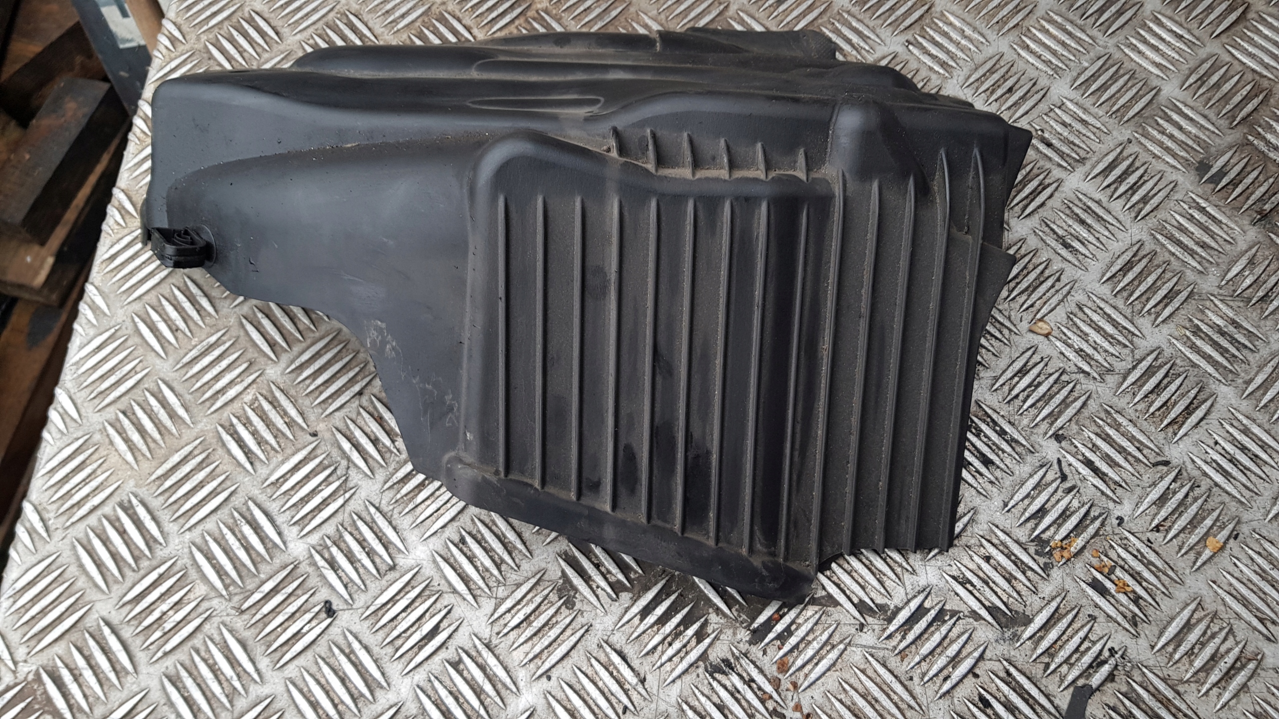BMW E46 2.0D kryt obal MOTORU 11147787335