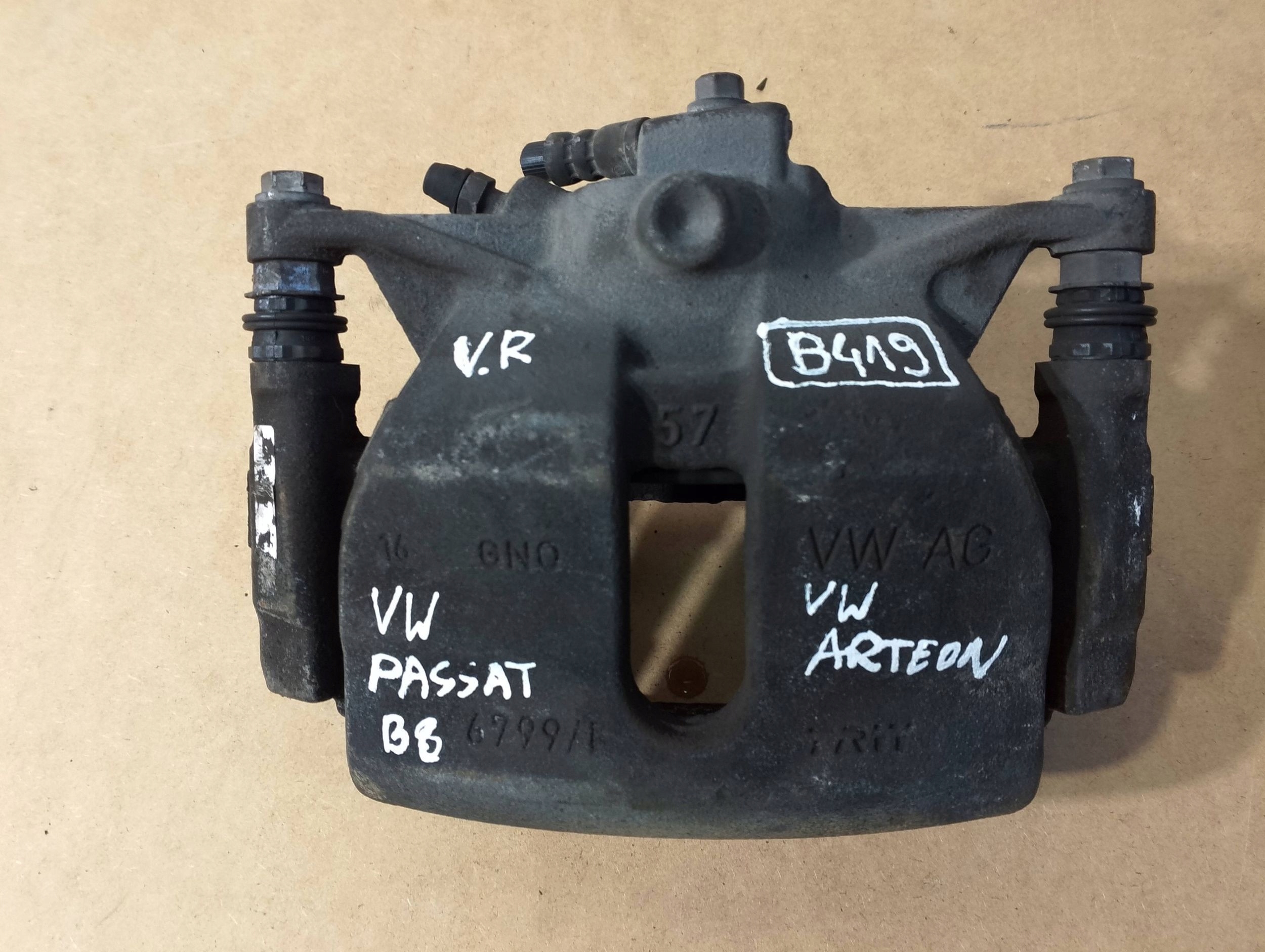 VW PASSAT B8 ARTEON TOURAN III caliper front right JARZMO (B419) 6799/F