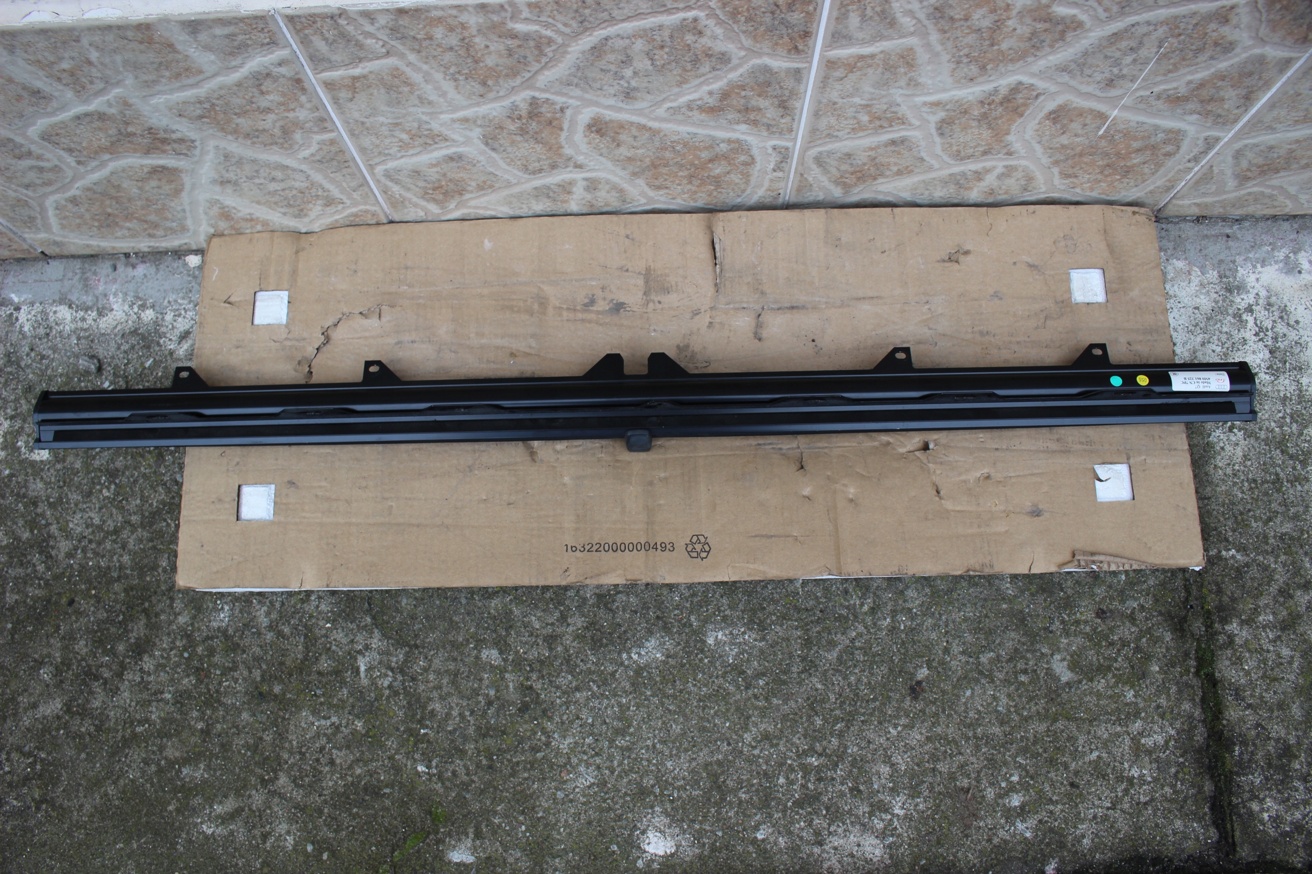 AUDI Q7 солнцезащитная шторка 4M0861325B