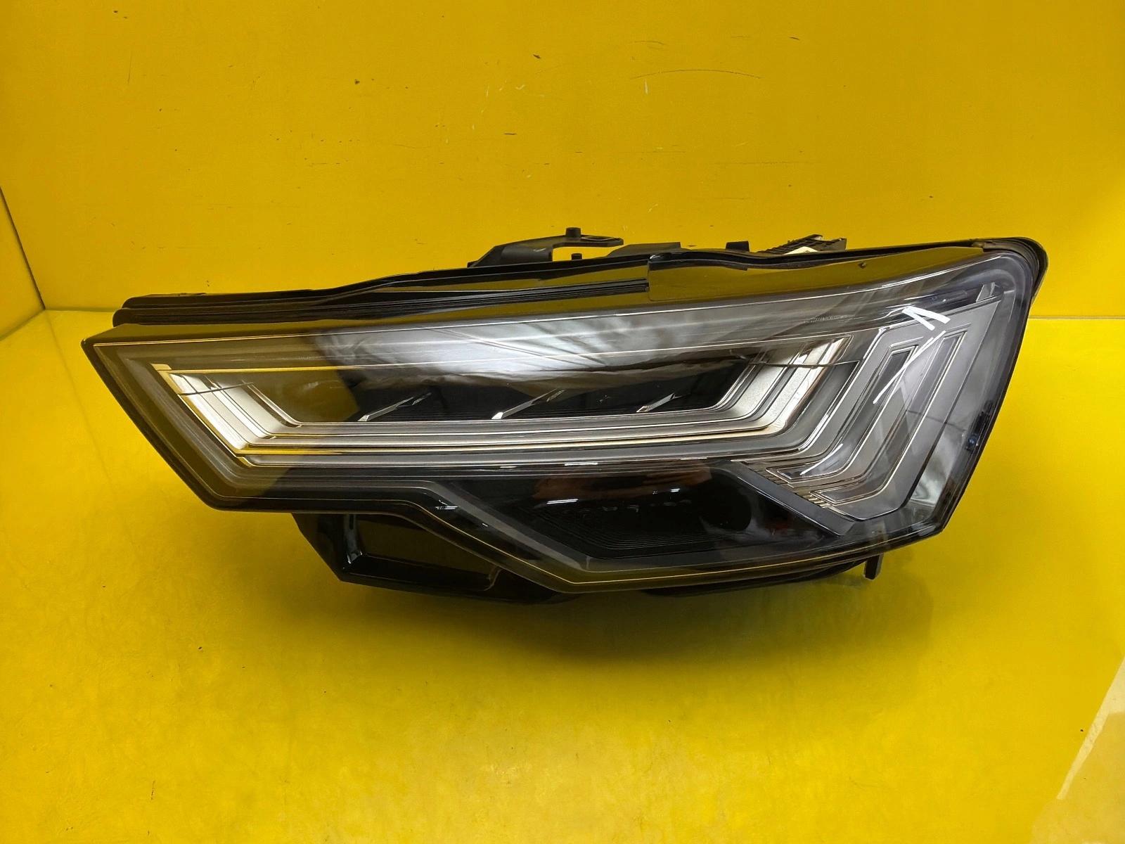 light left Audi A6 C8 4K0 Full Led Matrix 4K0941035
