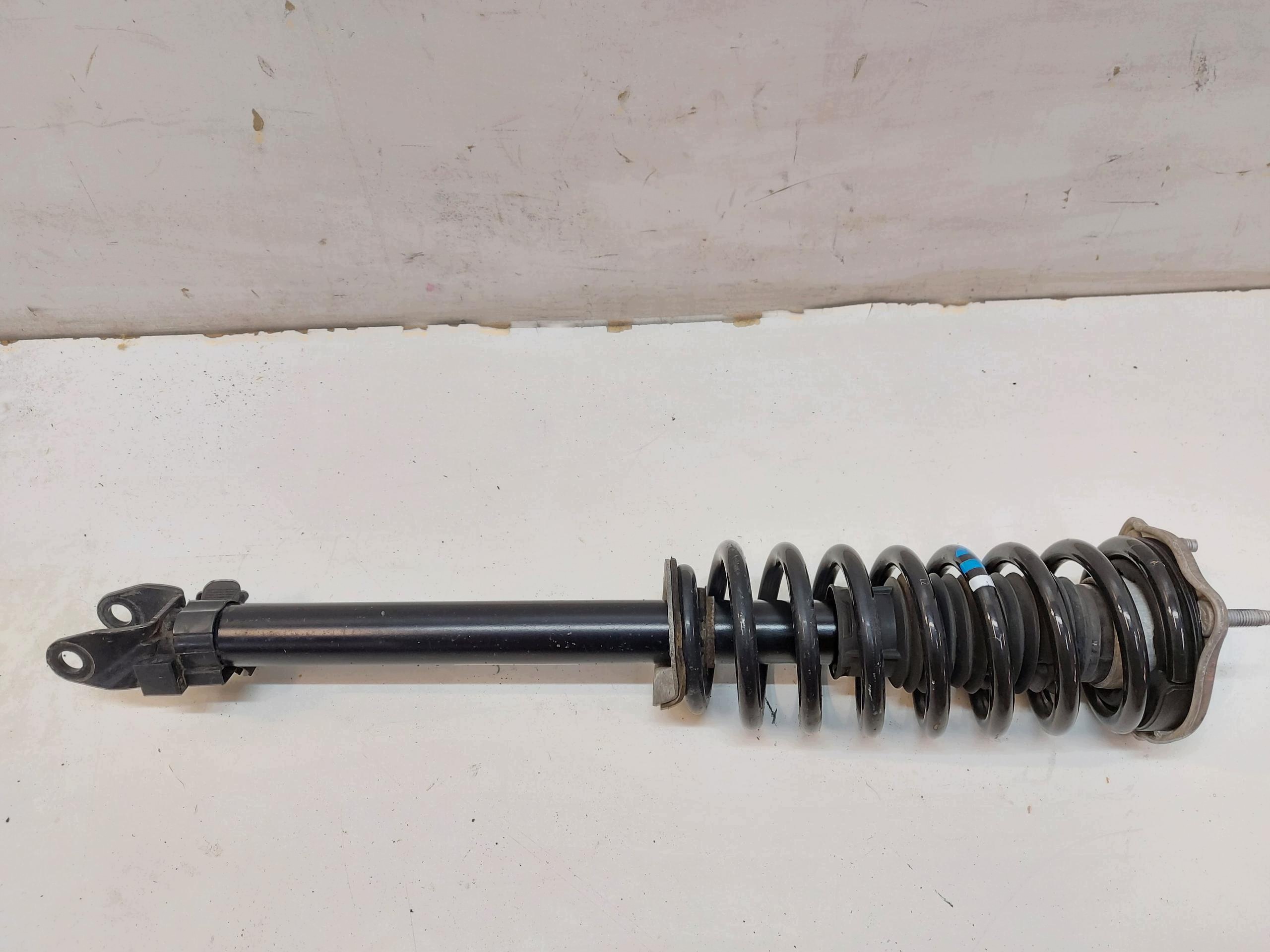 MERCEDES W213 E300de Kombi 2.0 CDI shock absorber front right A2133200713