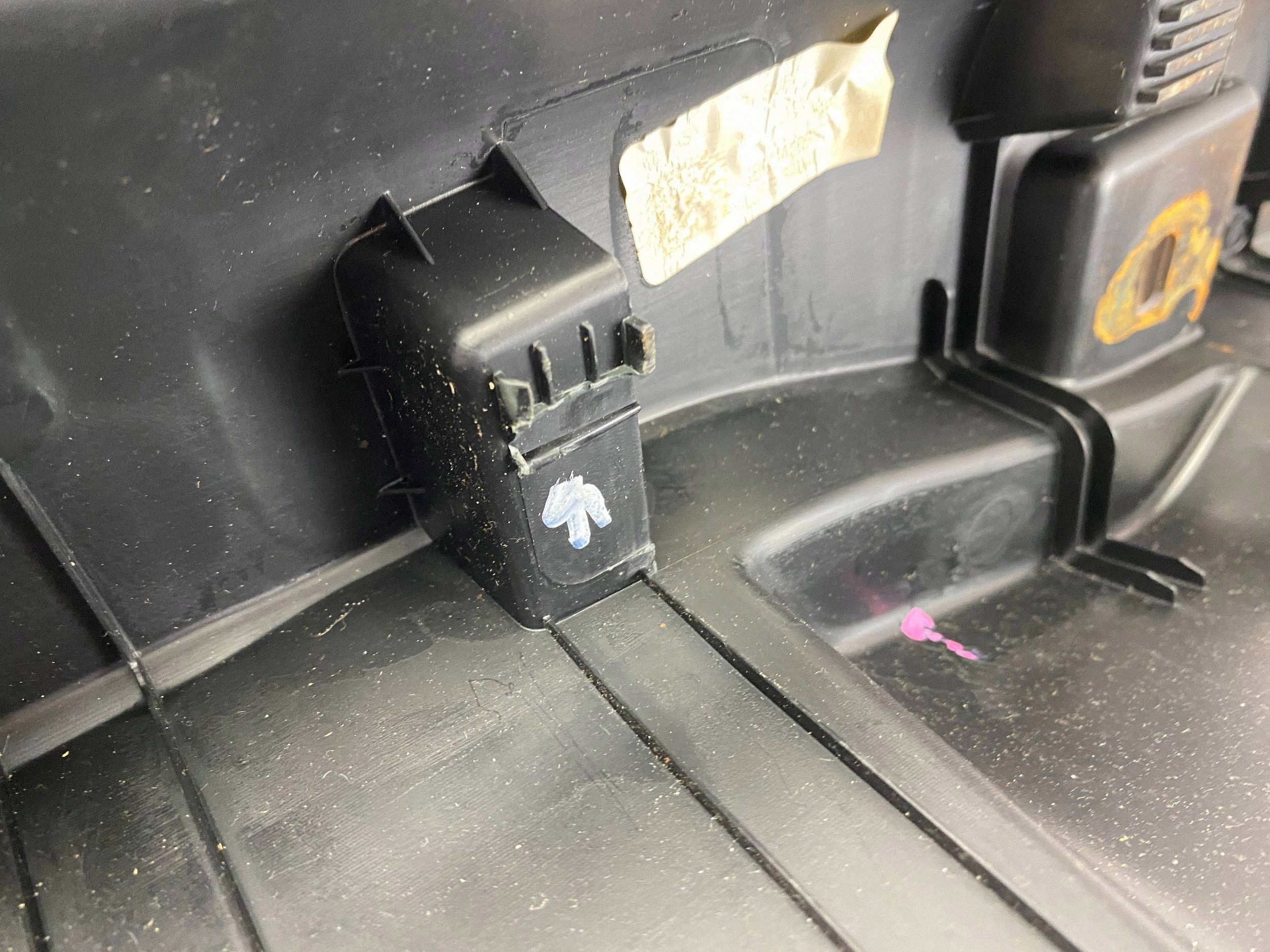 cap of the threshold boot Ford Escape IV Kuga MK3 2020+