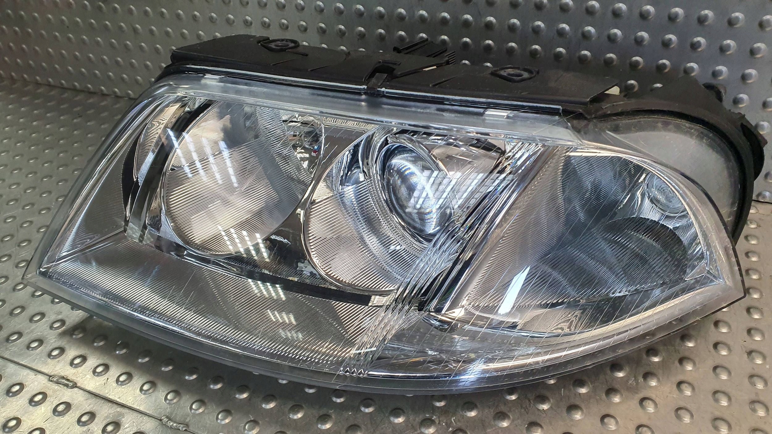 Licht vorne links VW PASSAT B5 LIFT 00- 3B0941015AR