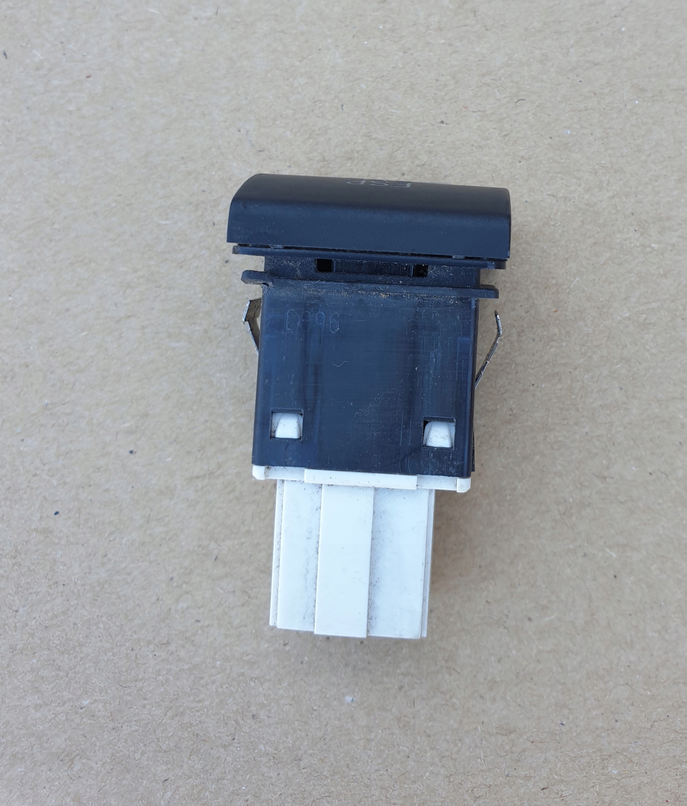 switch button ESP OFF AUDI A3 8P OE EUROPA 8P0927134B