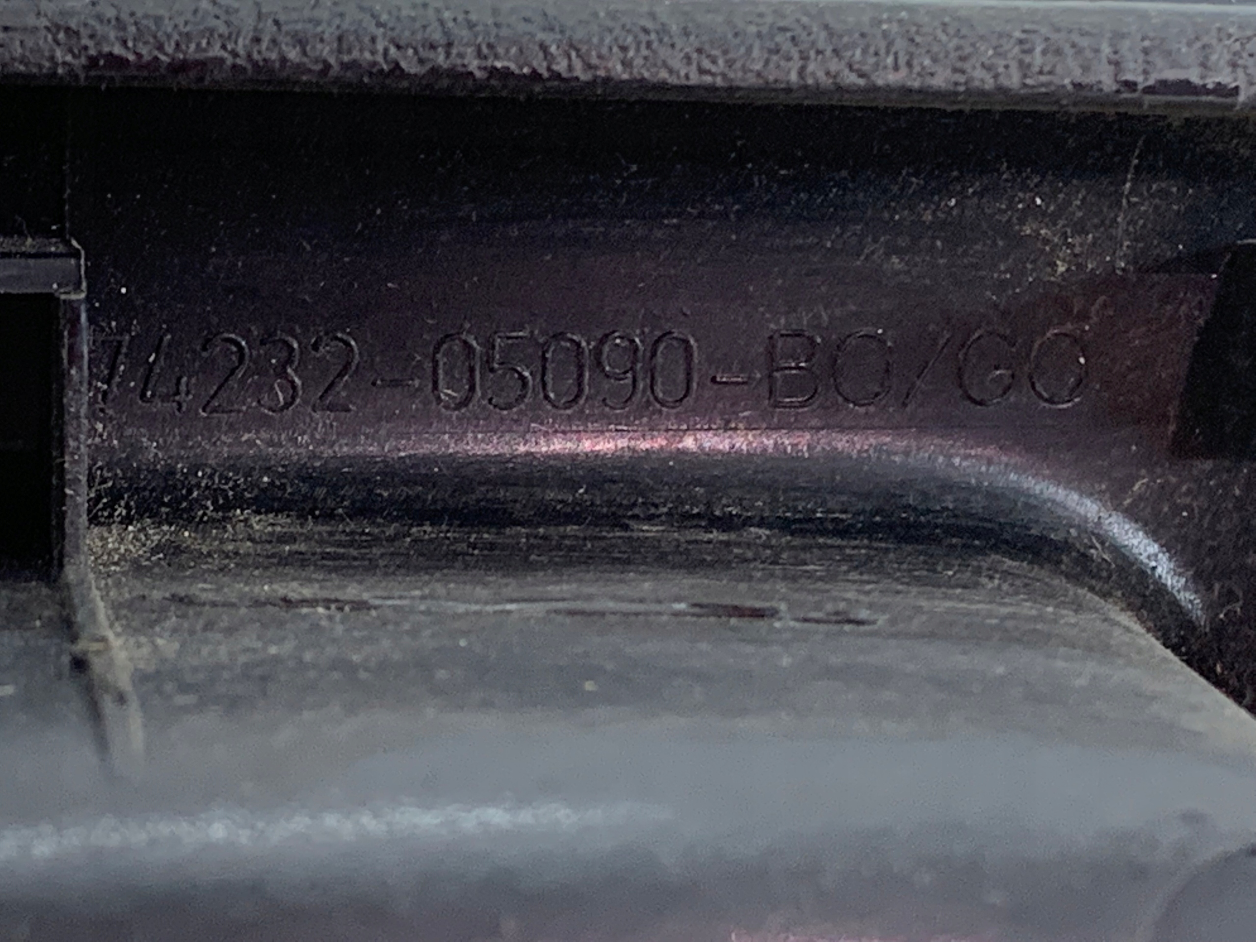 TOYOTA AVENSIS T22 PANEL okna levý předek