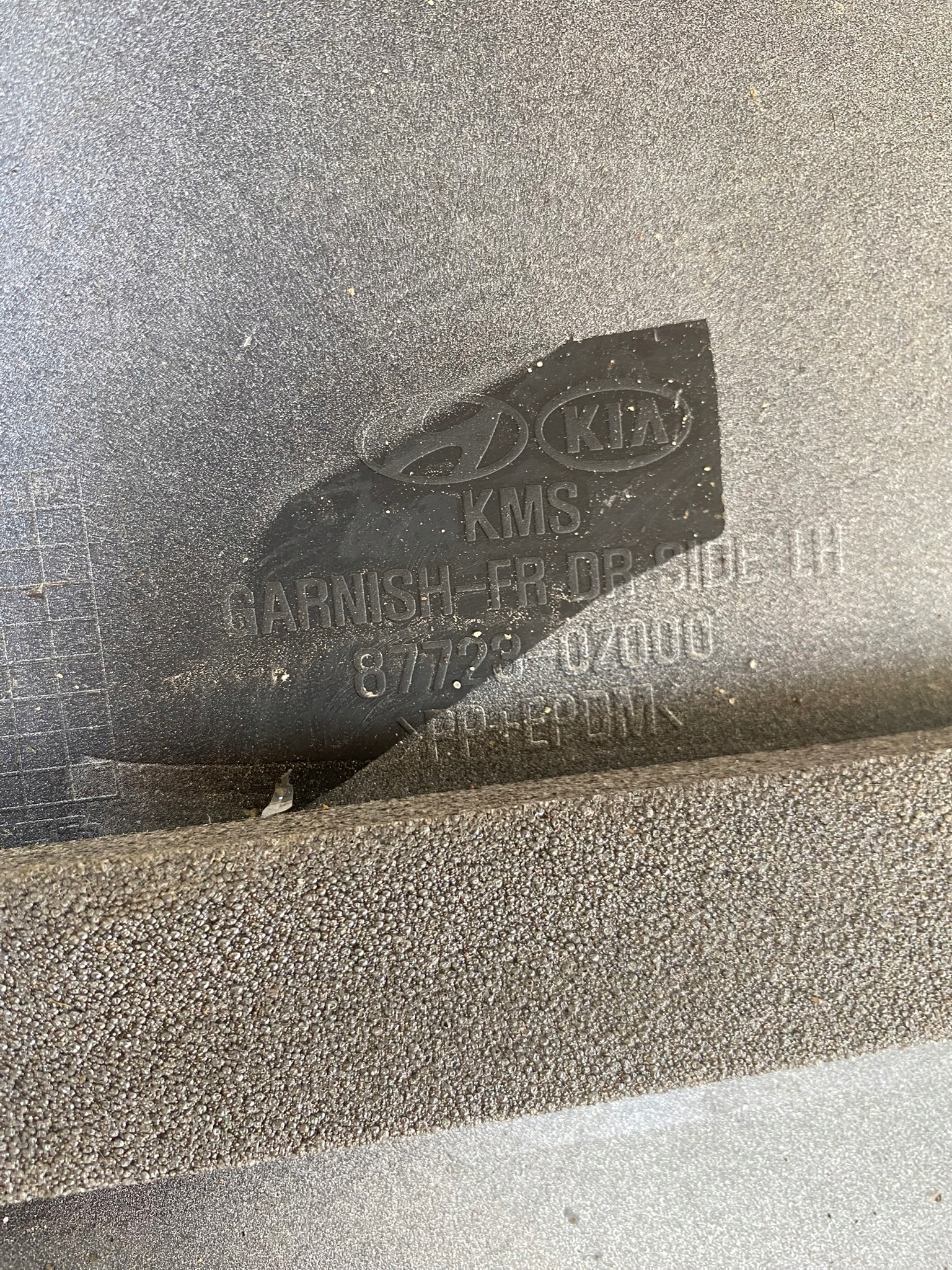 KIA SPORTAGE 2 II 04- moulding door front left 877230Z000