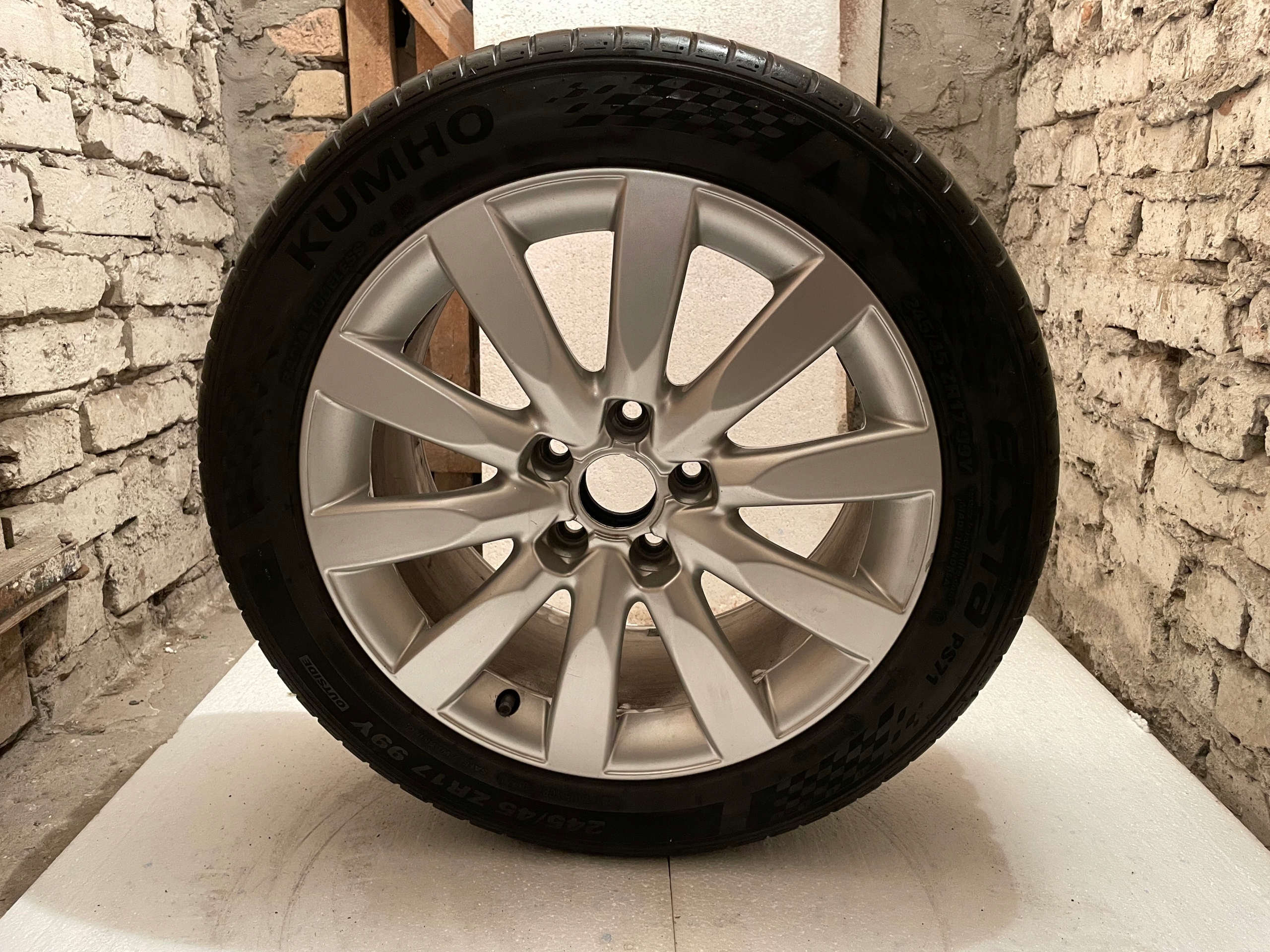 Używane FELGI 5x112 AUDI + Opony Kumho Ecsta 245/45 R17 99Y 2021rok Rodzaj opon Letnie