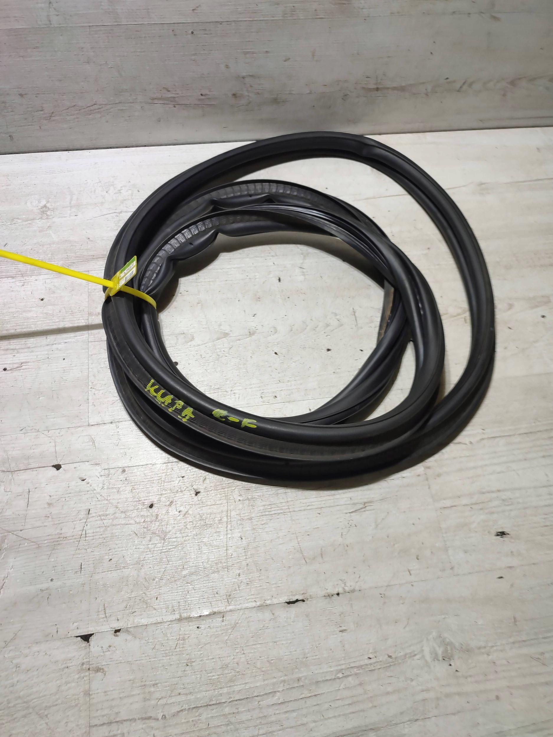 Opel Corsa F 2020 Z tylu Dichtsatz heckklappe heck