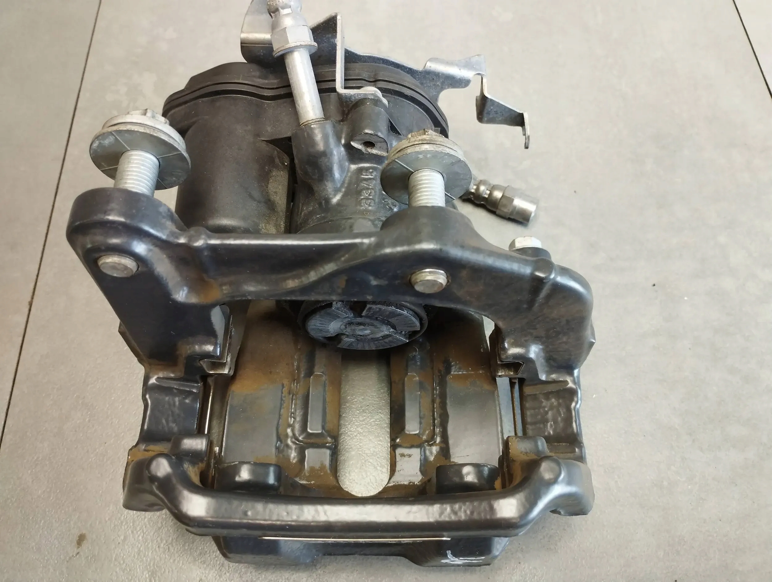 BMW 7 G11 750i caliper right rear part 52407B