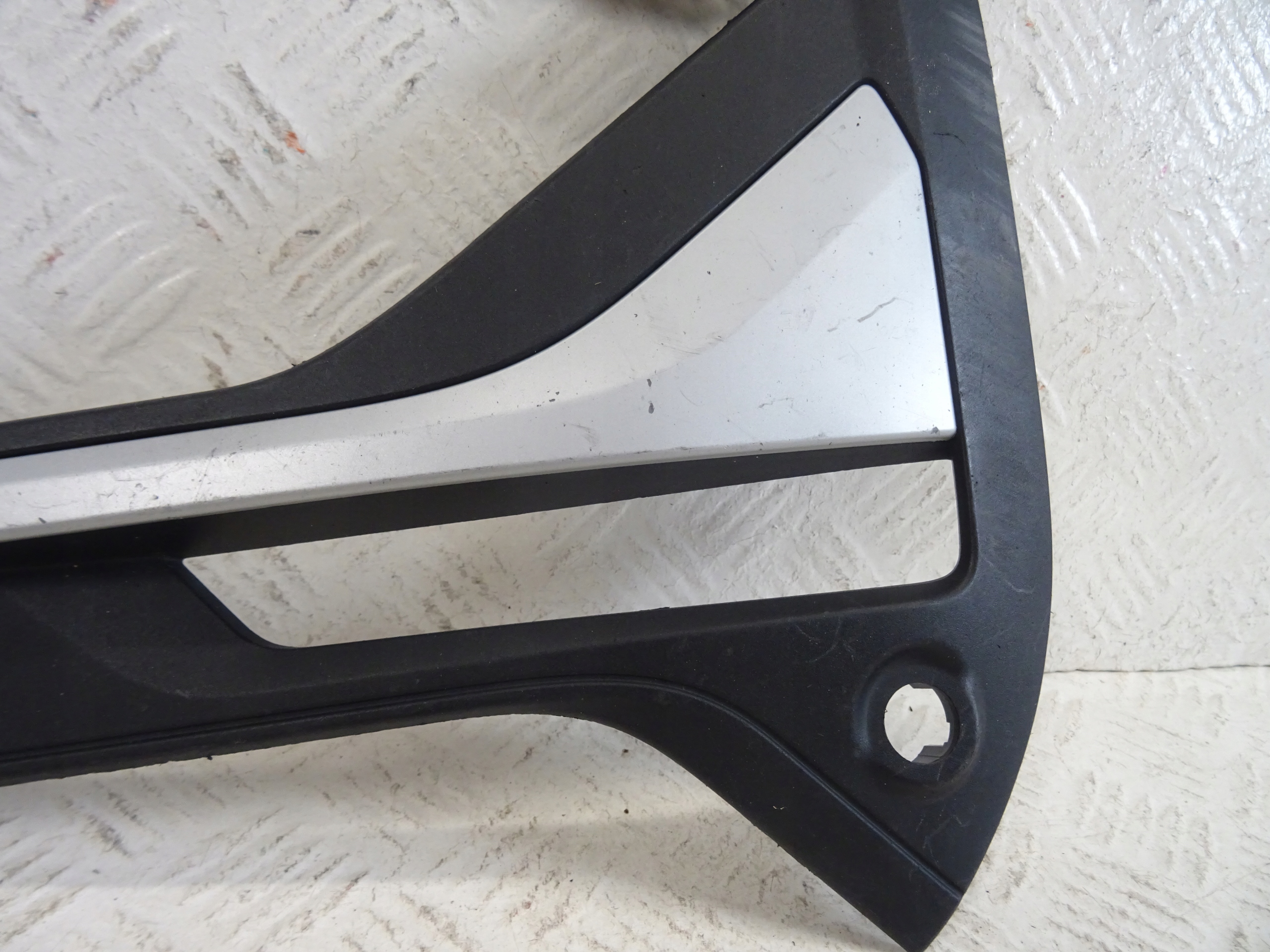 grid of a bumper front front left BMW X1 F48 51117954249
