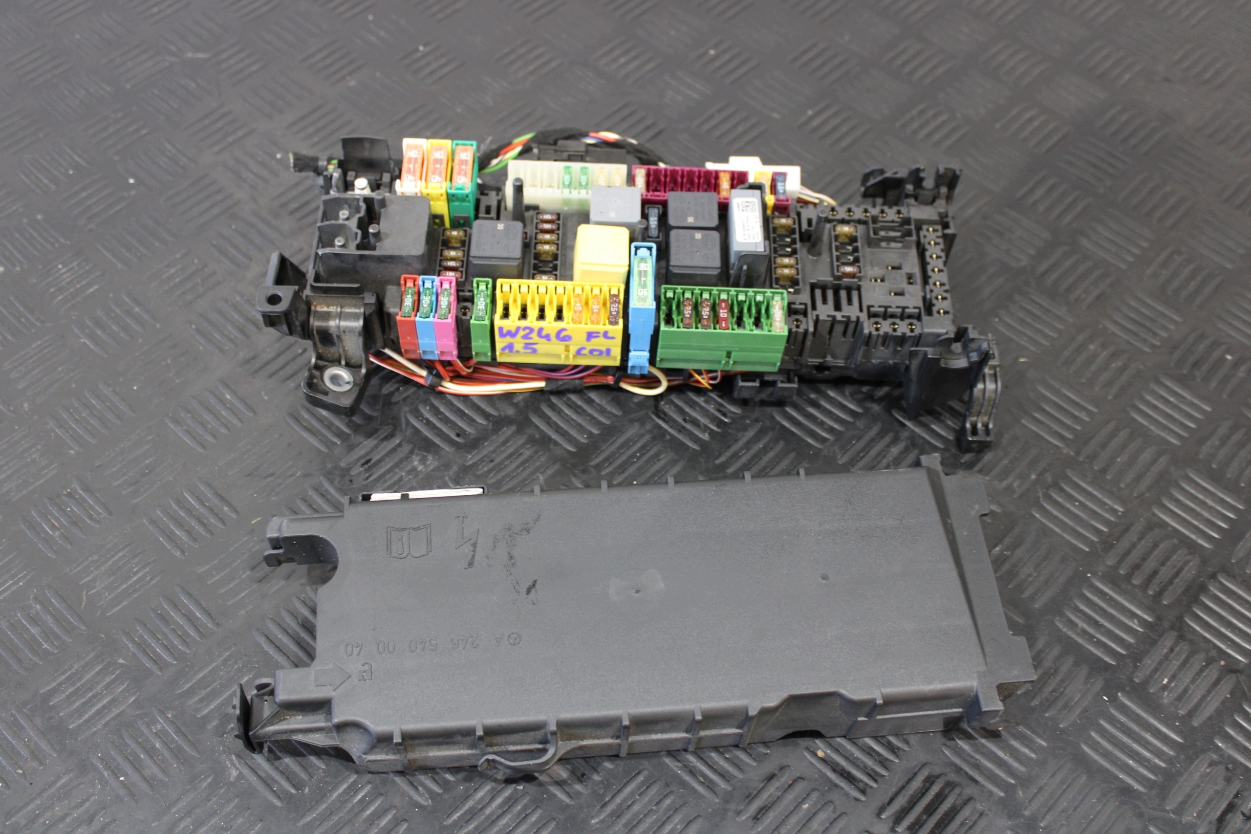 fuse box MERCEDES B-class W246 LIFT