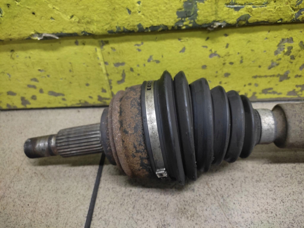 RENAULT LAGUNA II 1.9 D semi-axis left front 8200387523