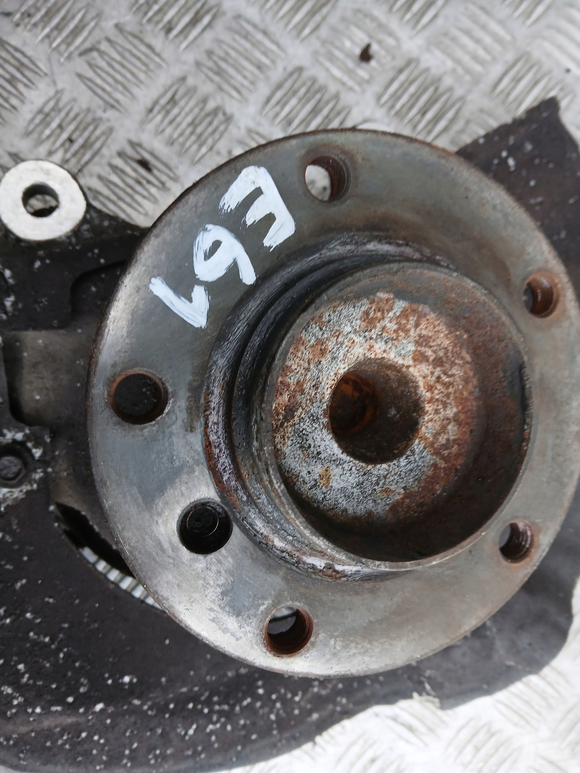 BMW E60 E61 otoč čepu předek levá nebo pravá