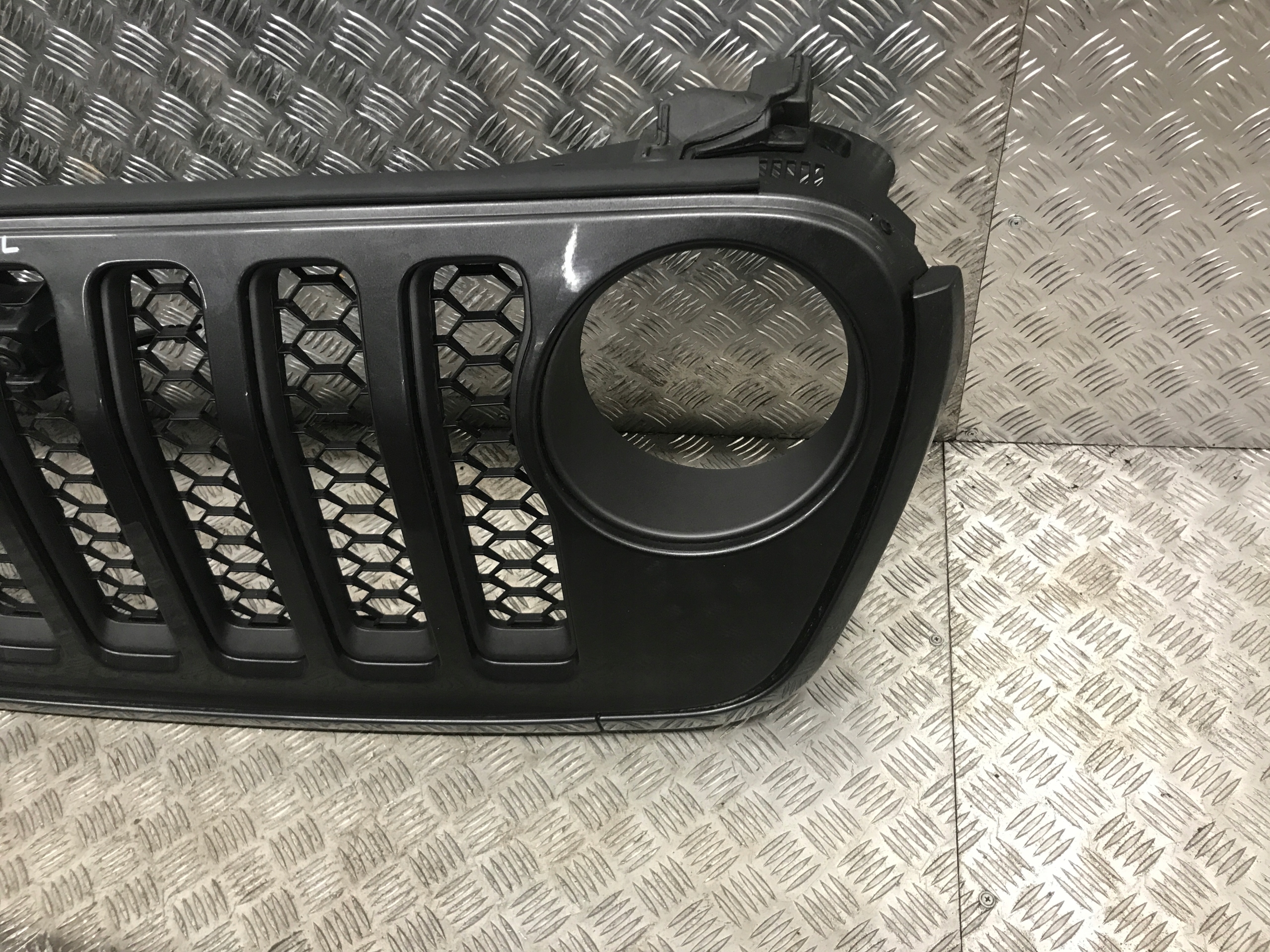 JEEP WRANGLER JL GRILL ATRAPA CHŁODNICY KAMERA KPL GRANITE CRYSTAL 18-23 Typ samochodu Samochody osobowe
