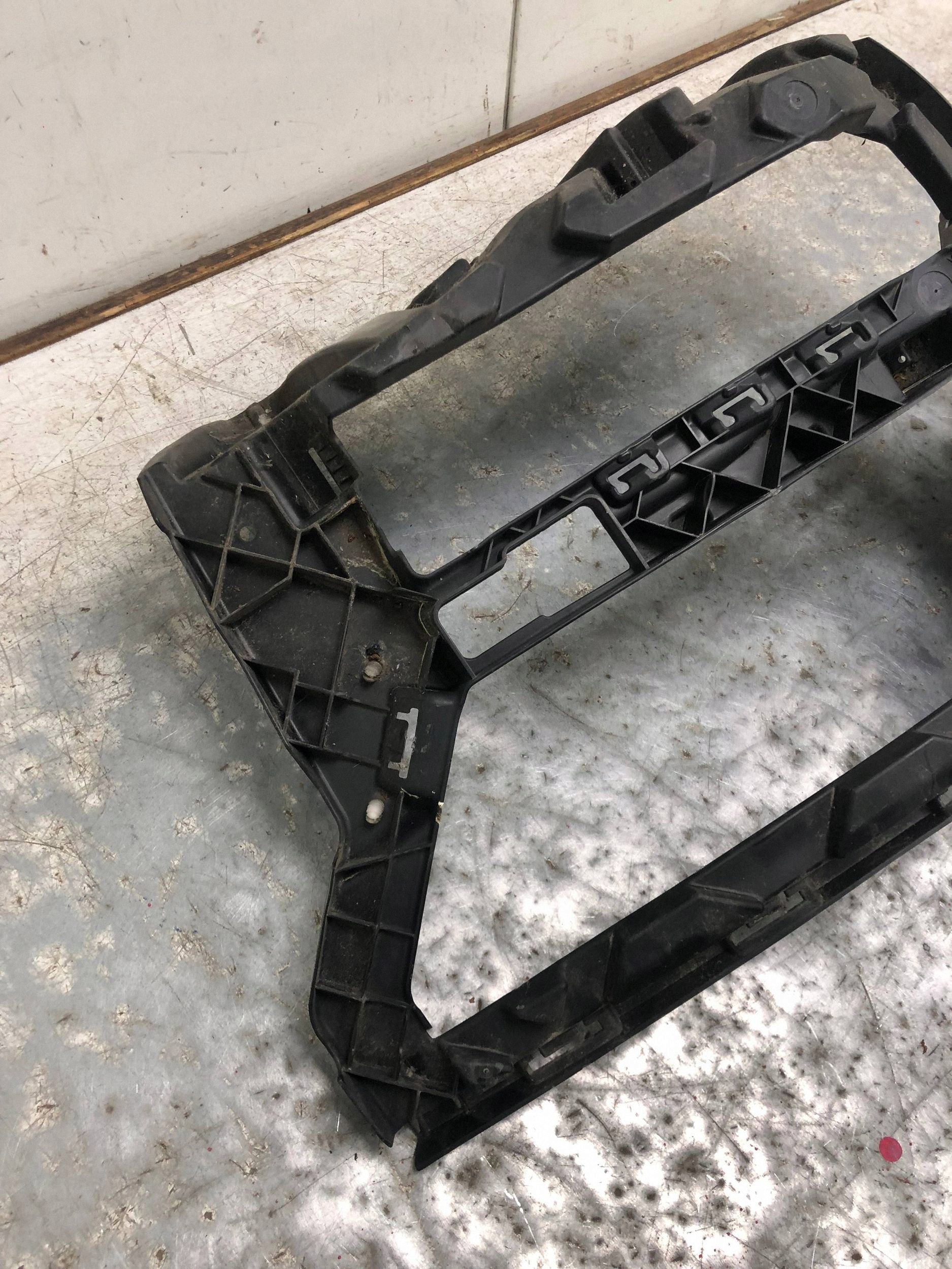 bumper bracket right front VW CRAFTER II 7C0807724A