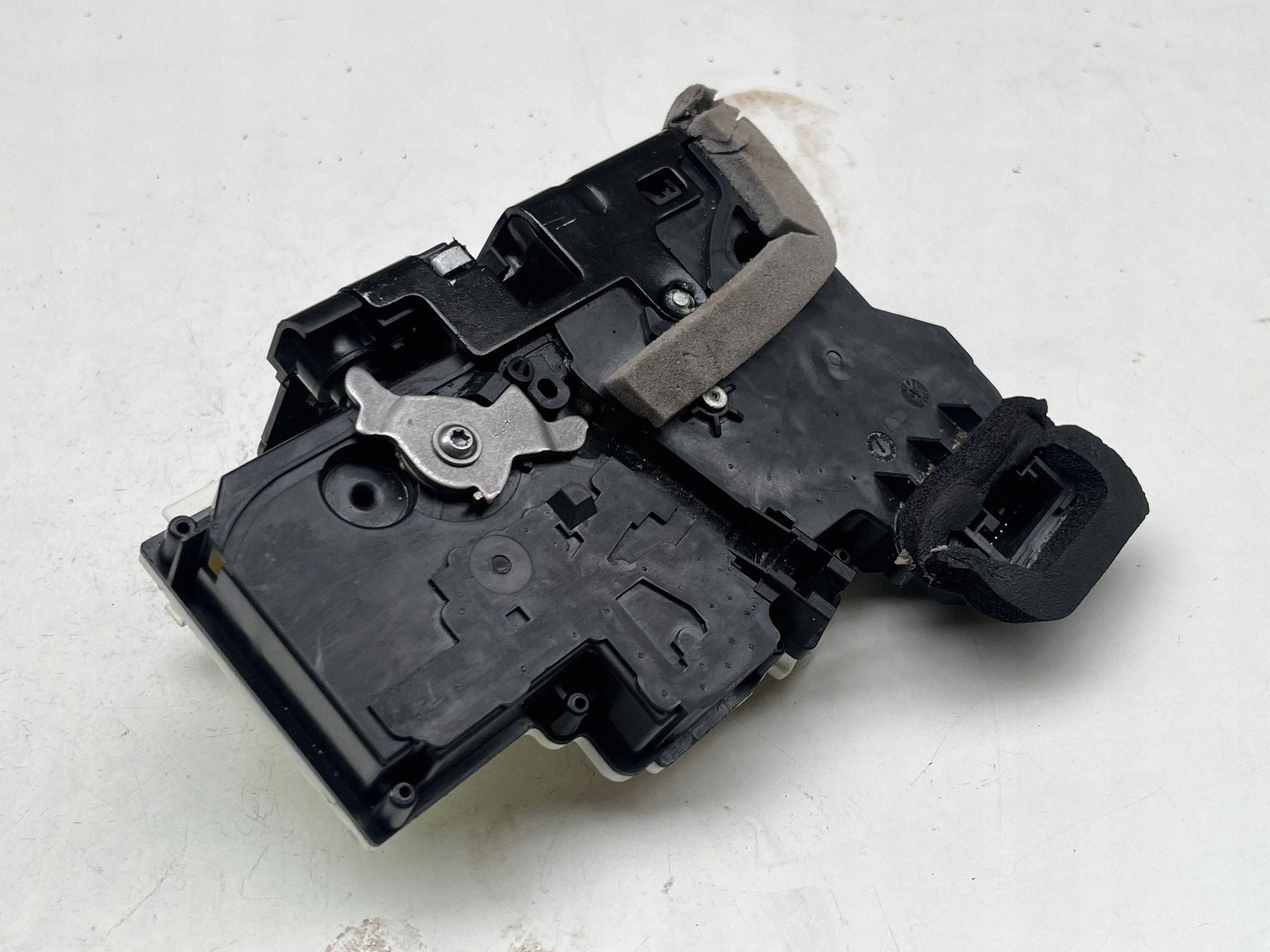 AUDI A6 C8 lock door left rear part 4K0839015P @M