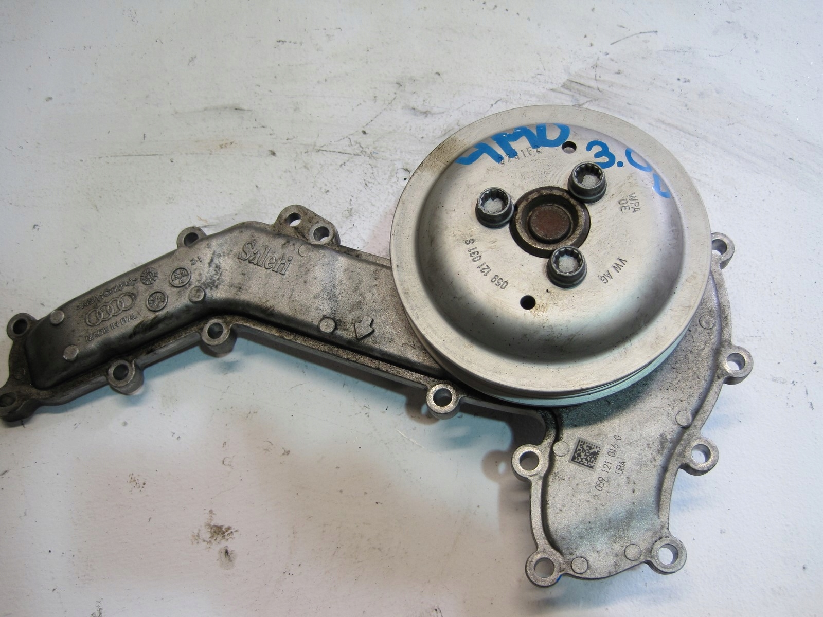 water pump AUDI Q7 4M0 3,0TDI 059121016G