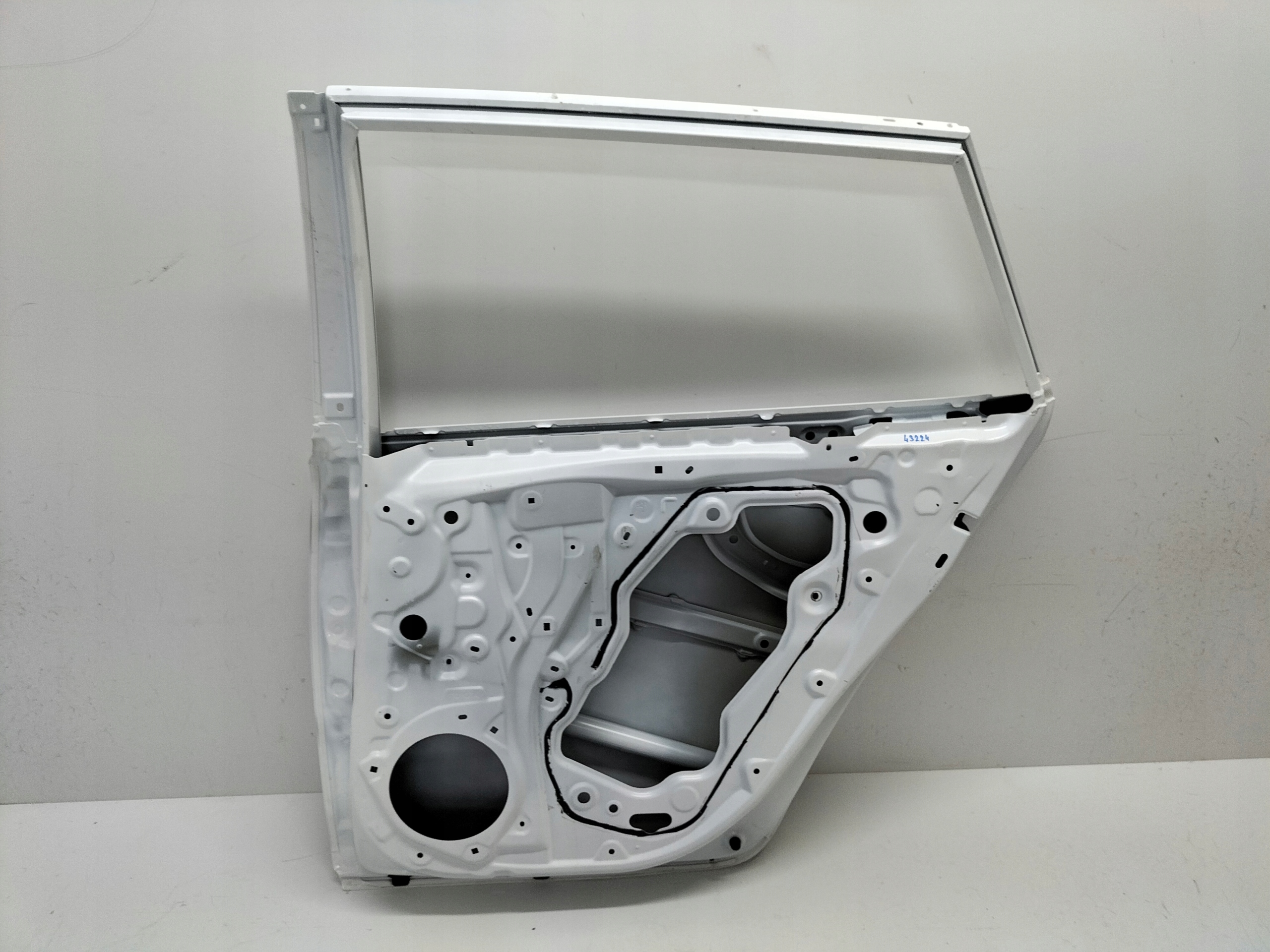 Tür hinten heck rechts TOYOTA COROLLA E21 18- KOMBI