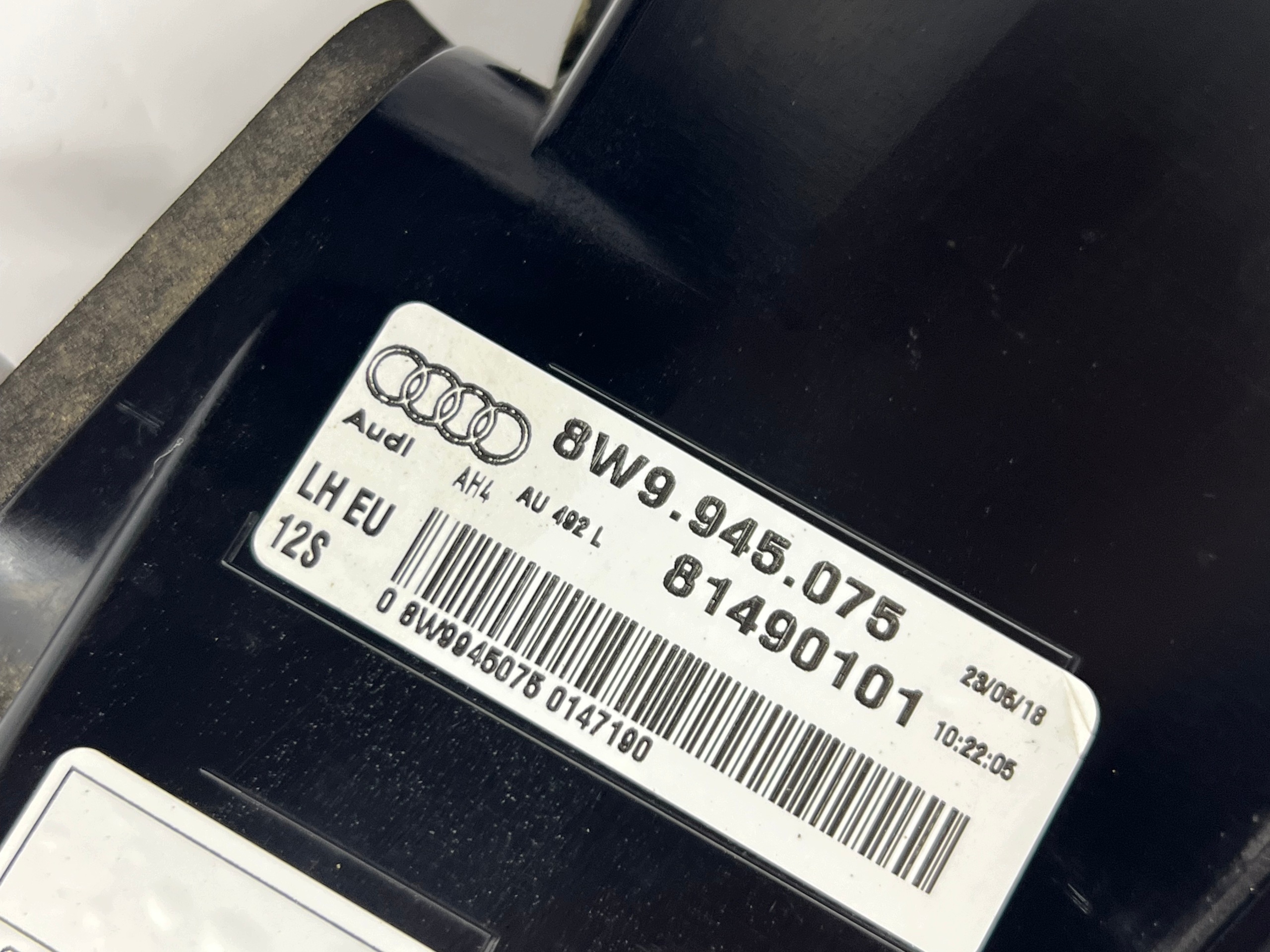 AUDI A4 B9 AVANT KOMBI light rear part left right KOMPLET EUROPA nice