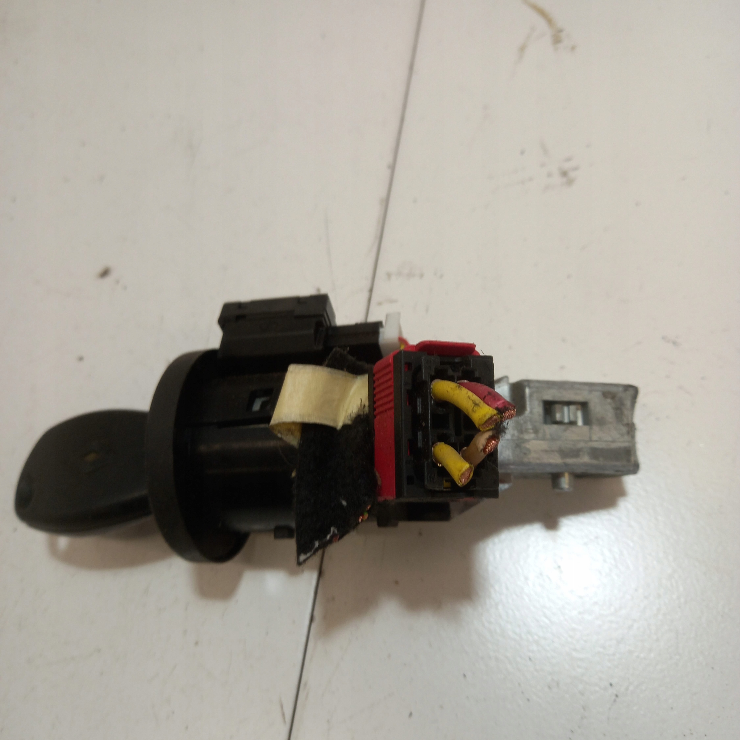 ignition Z KLUCZYKIEM RENAULT MASTER 3 N0502060B04 8200405701F