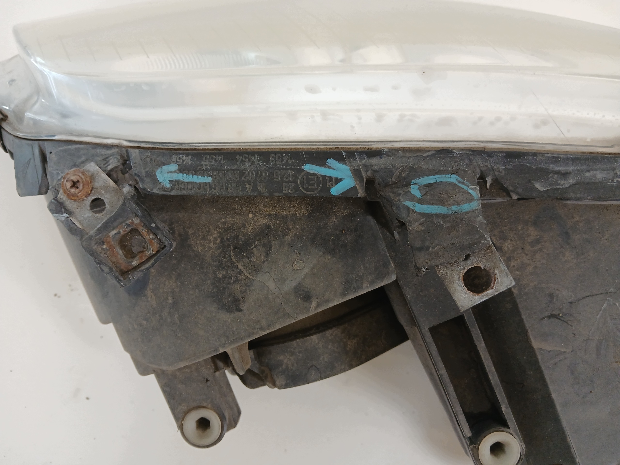 VW TOURAN and light right front 1T0941006F