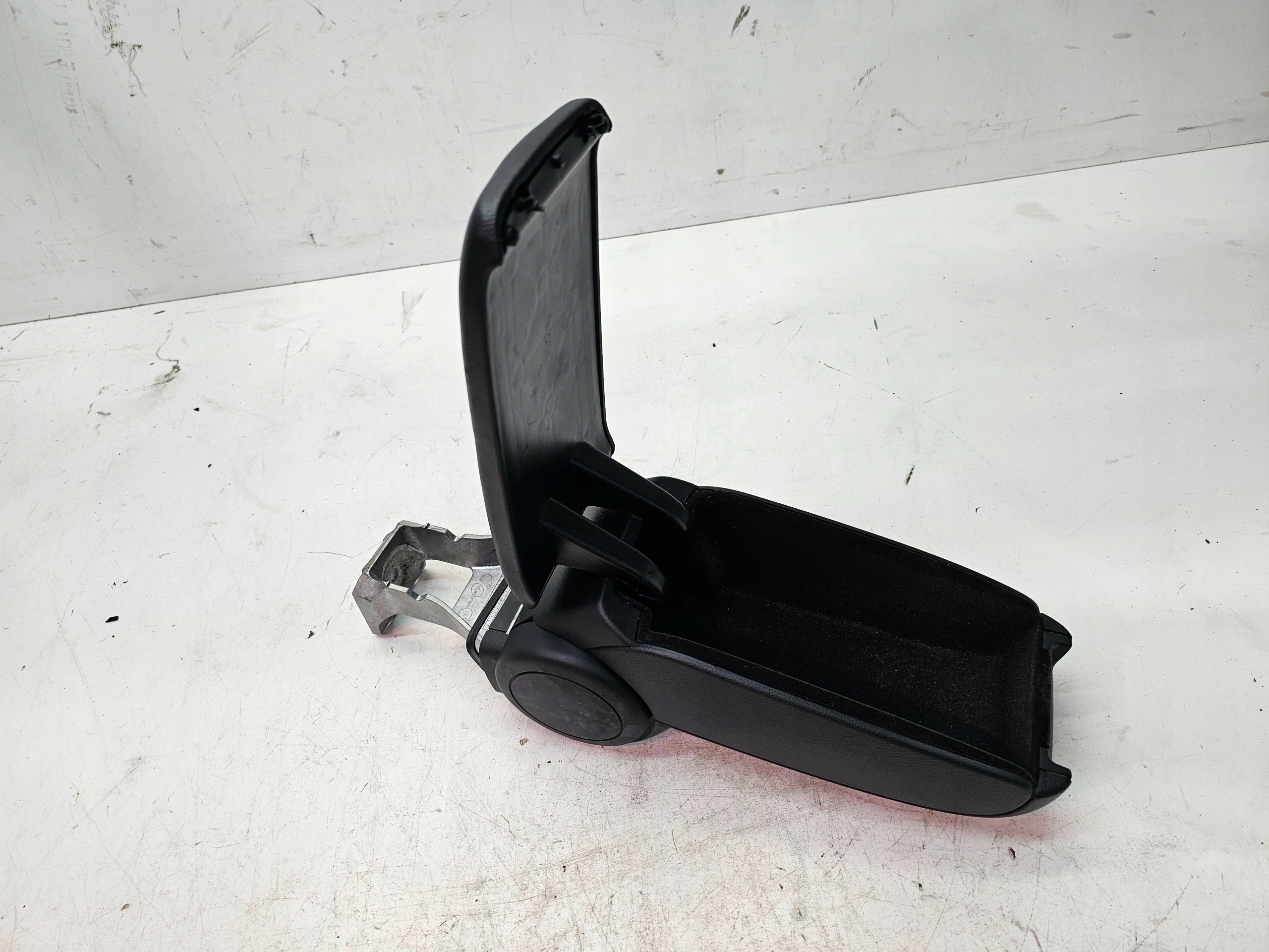 armrest front adjustable AUDI A3 8P 8P0864207B 6PS SOUL