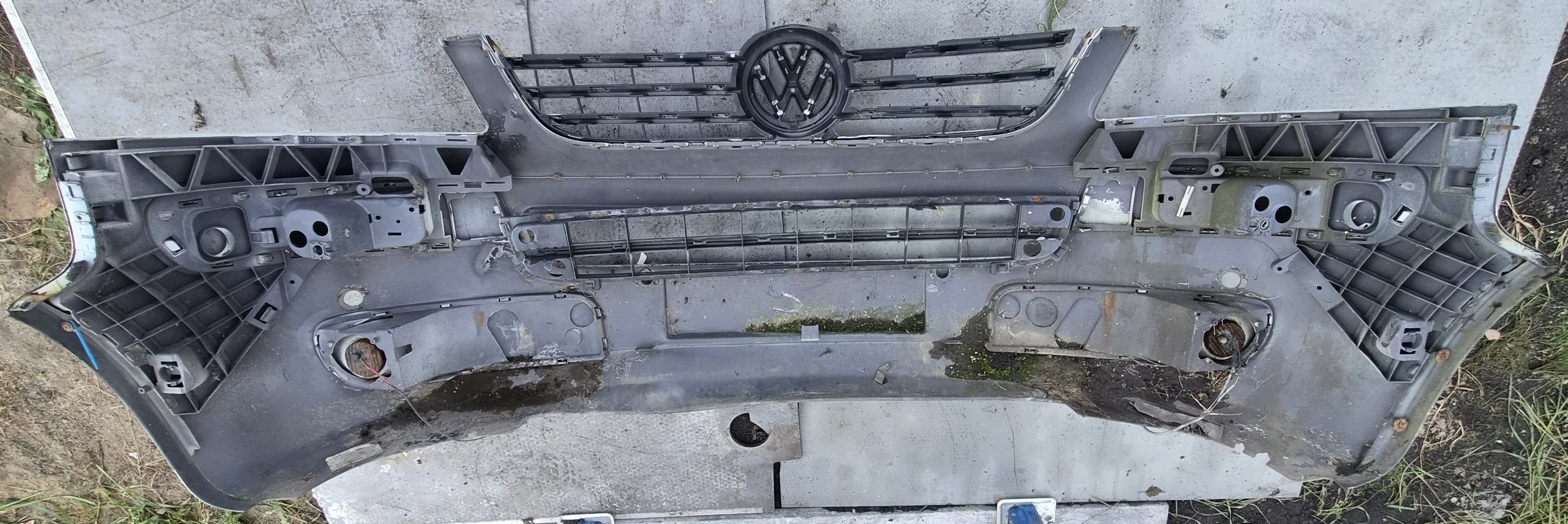 VW T5 front bumper front Caravelle Multivan bialy