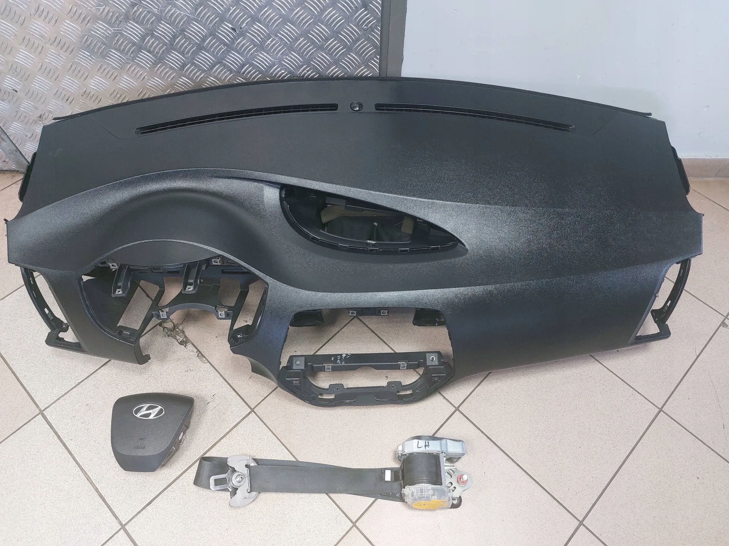 dashboard console airbag Hyundai i20 08-12