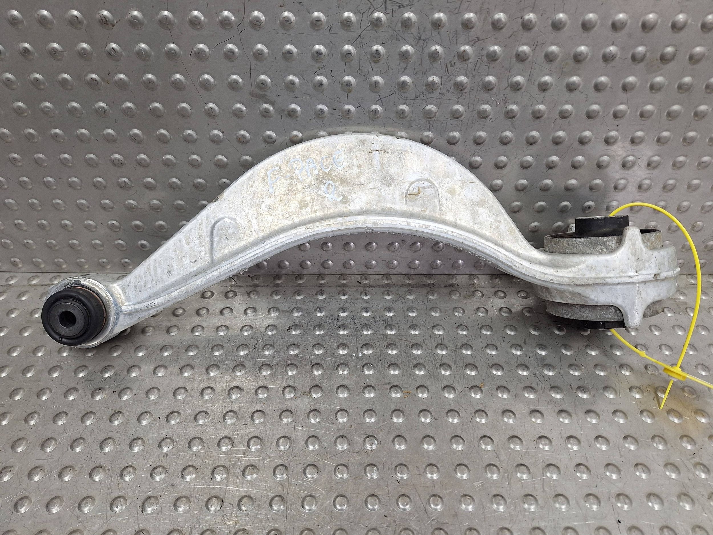 rameno předek levý JAGUAR F-PACE VELAR HK83-3C256