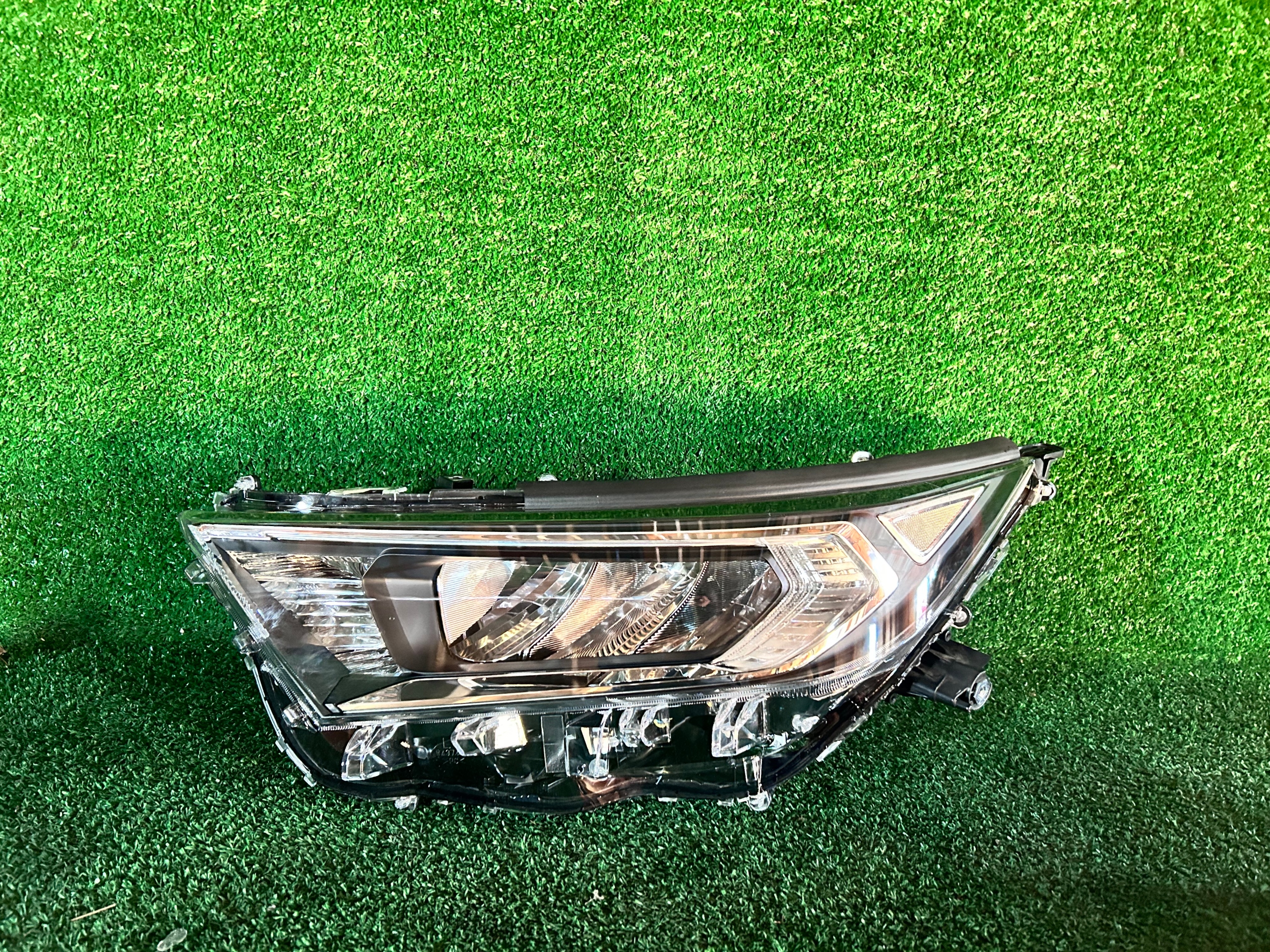 REFLEKTOR left TOYOTA RAV4 V FULL LED