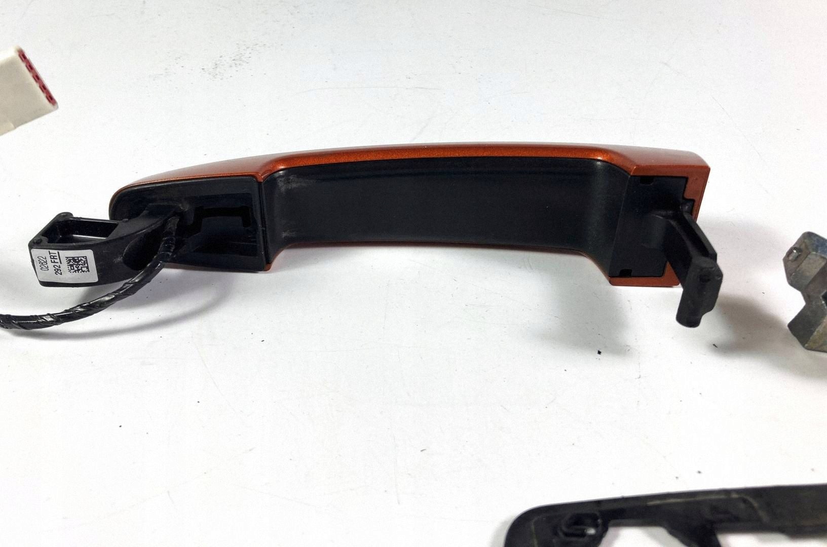 Chevrolet Camaro handle exterior left 4 pin 2016-2024