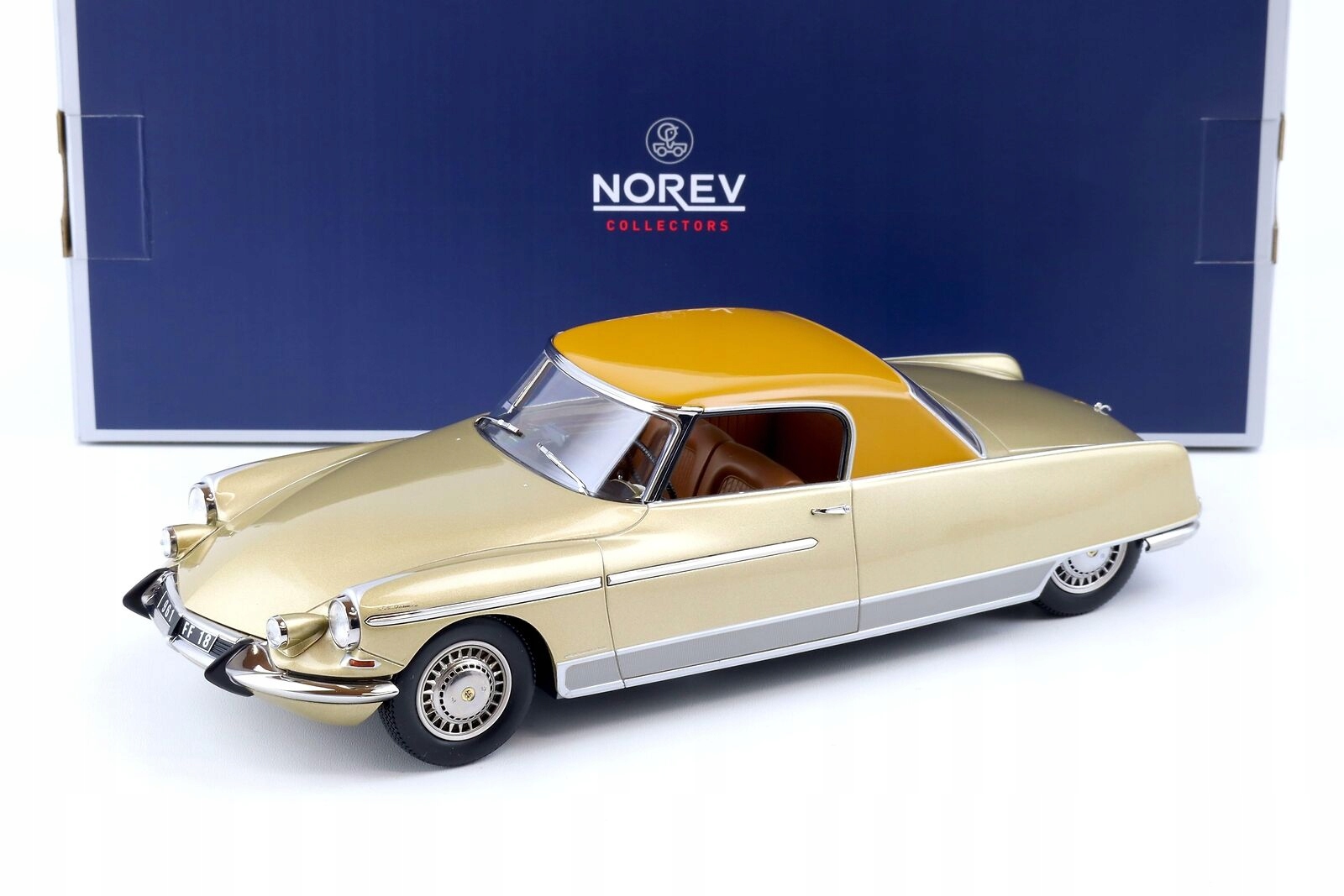 Norev Citroen Ds 19 Le Dandy by Chapron 1964 Beige metallic/Brown roof 1:18