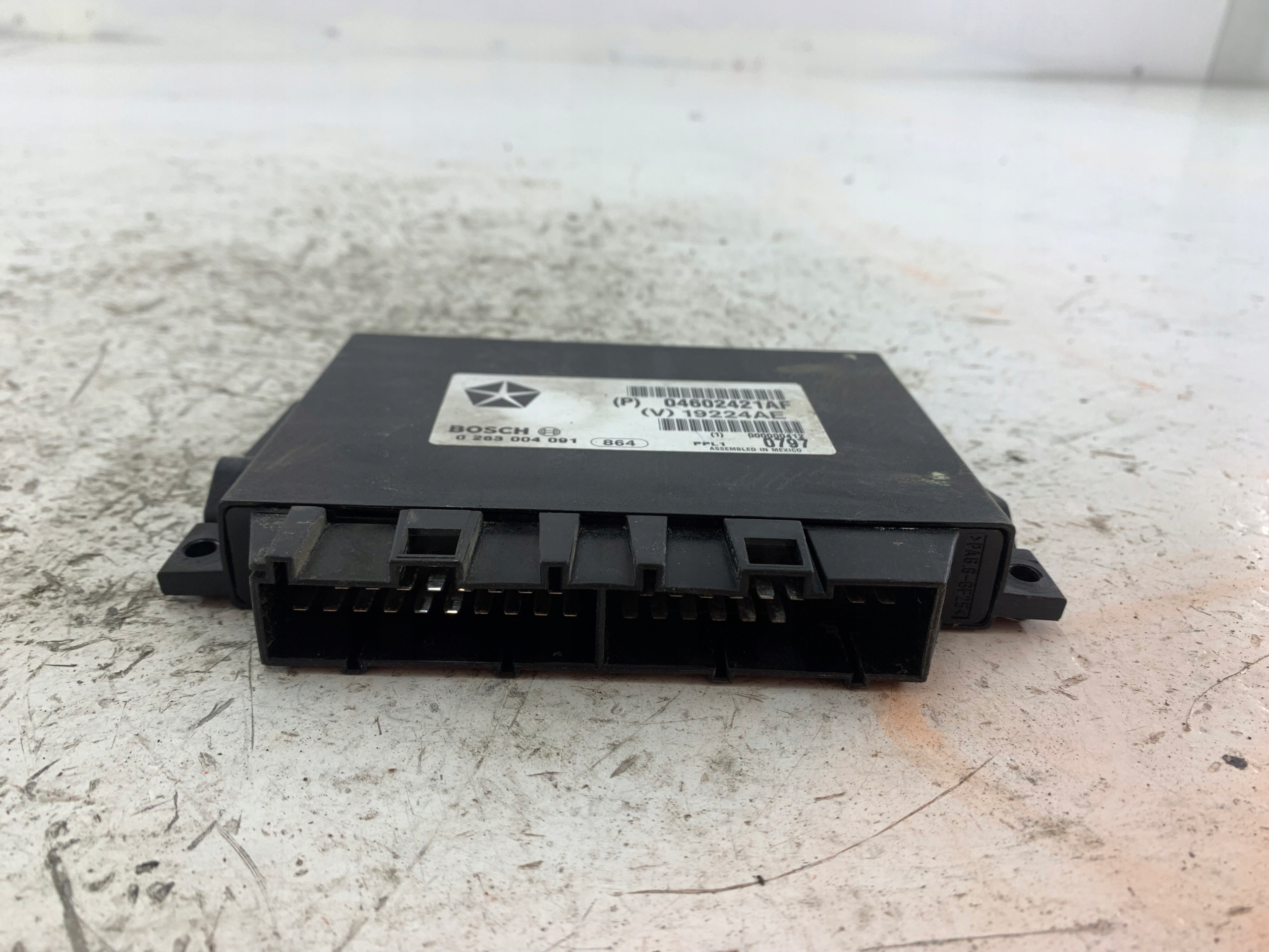 CHRYSLER 300C modulo Centralina PDC CZUJNIKOW parcheggio 04602421AF