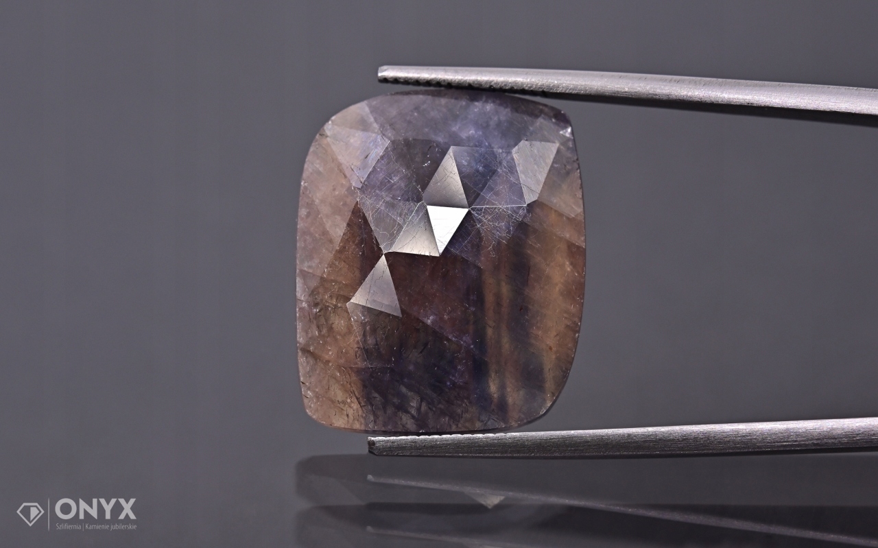 Safír fasetovaná nepravidelná rozeta 20x16,5 mm