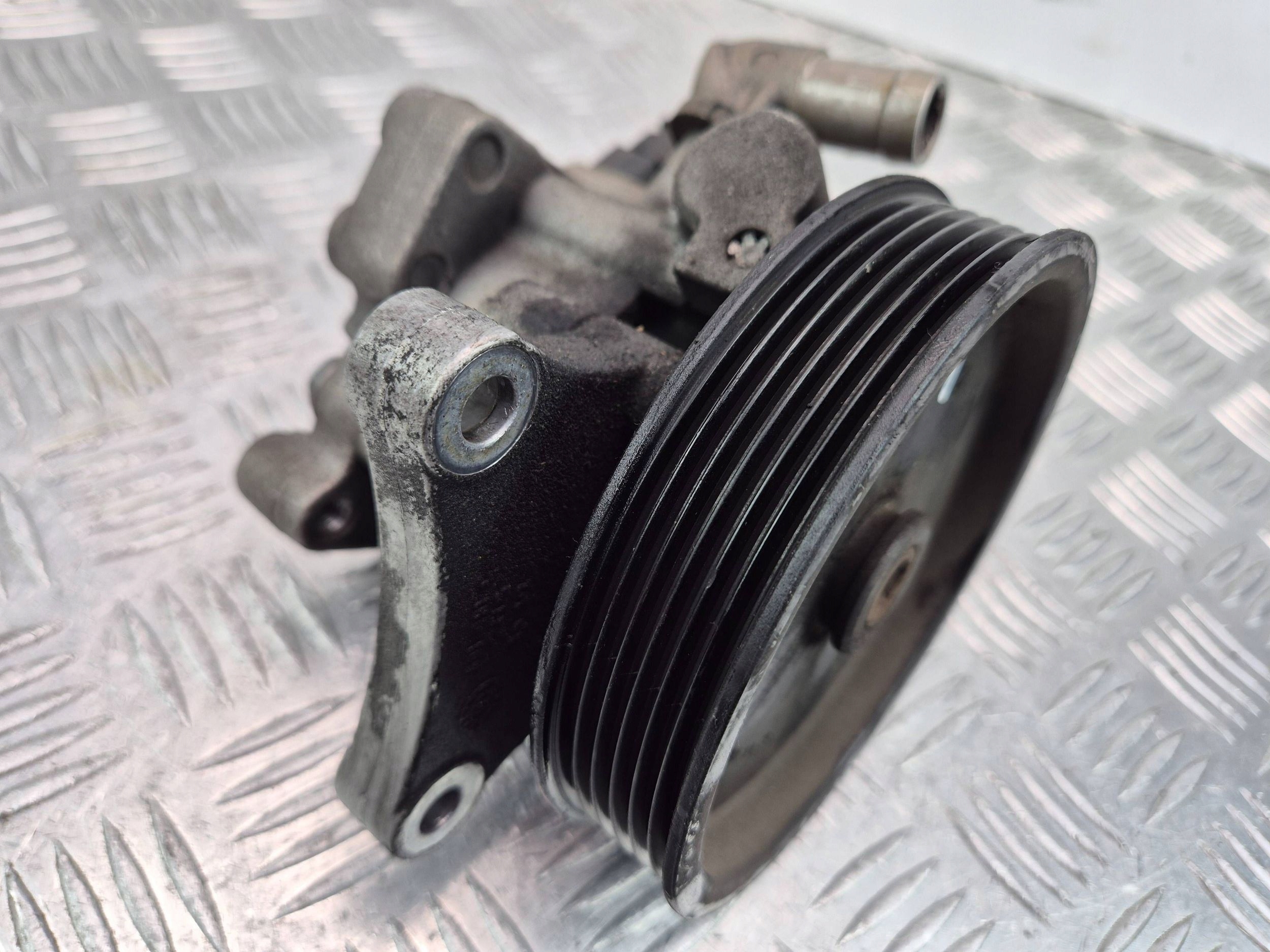 Mercedes C200 CGI W204 Servopumpe A0064666801