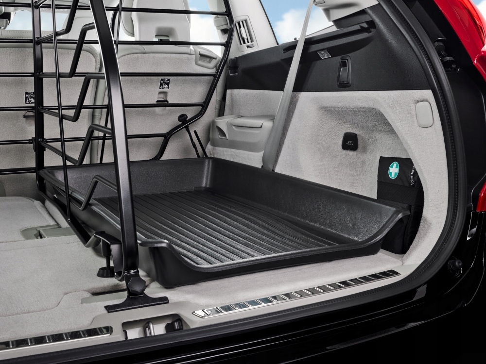 

Volvo V90 II wykladzina mata pies bagaznik klatka