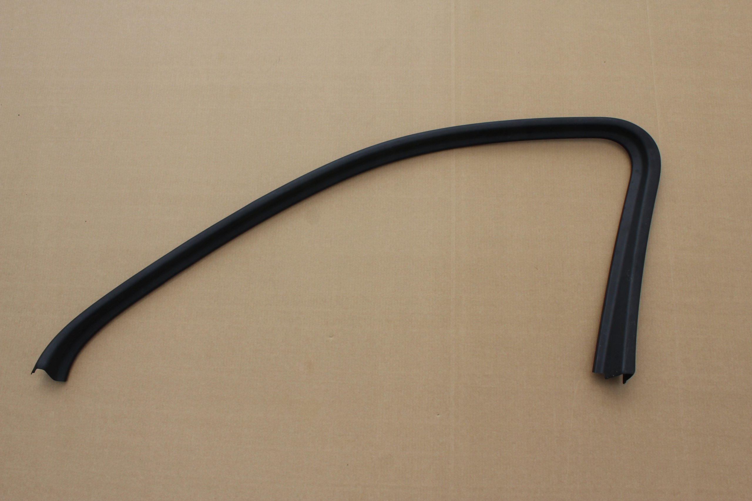 Ramka drzwi prawy przód Vw Touareg 7P0867672A