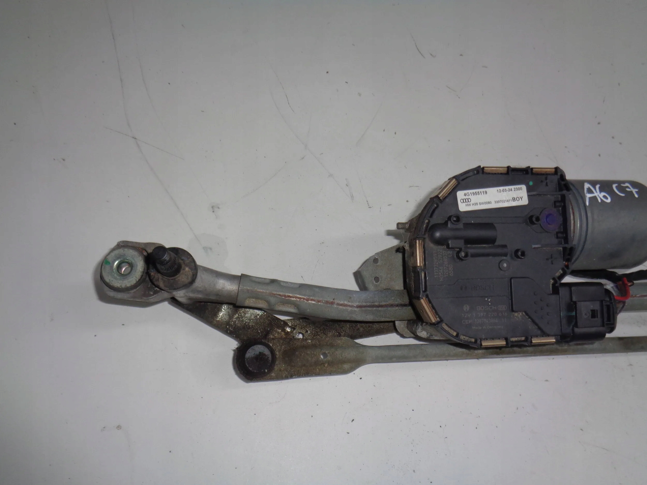 AUDI A6 C7 Motor Wischergestänge vorne