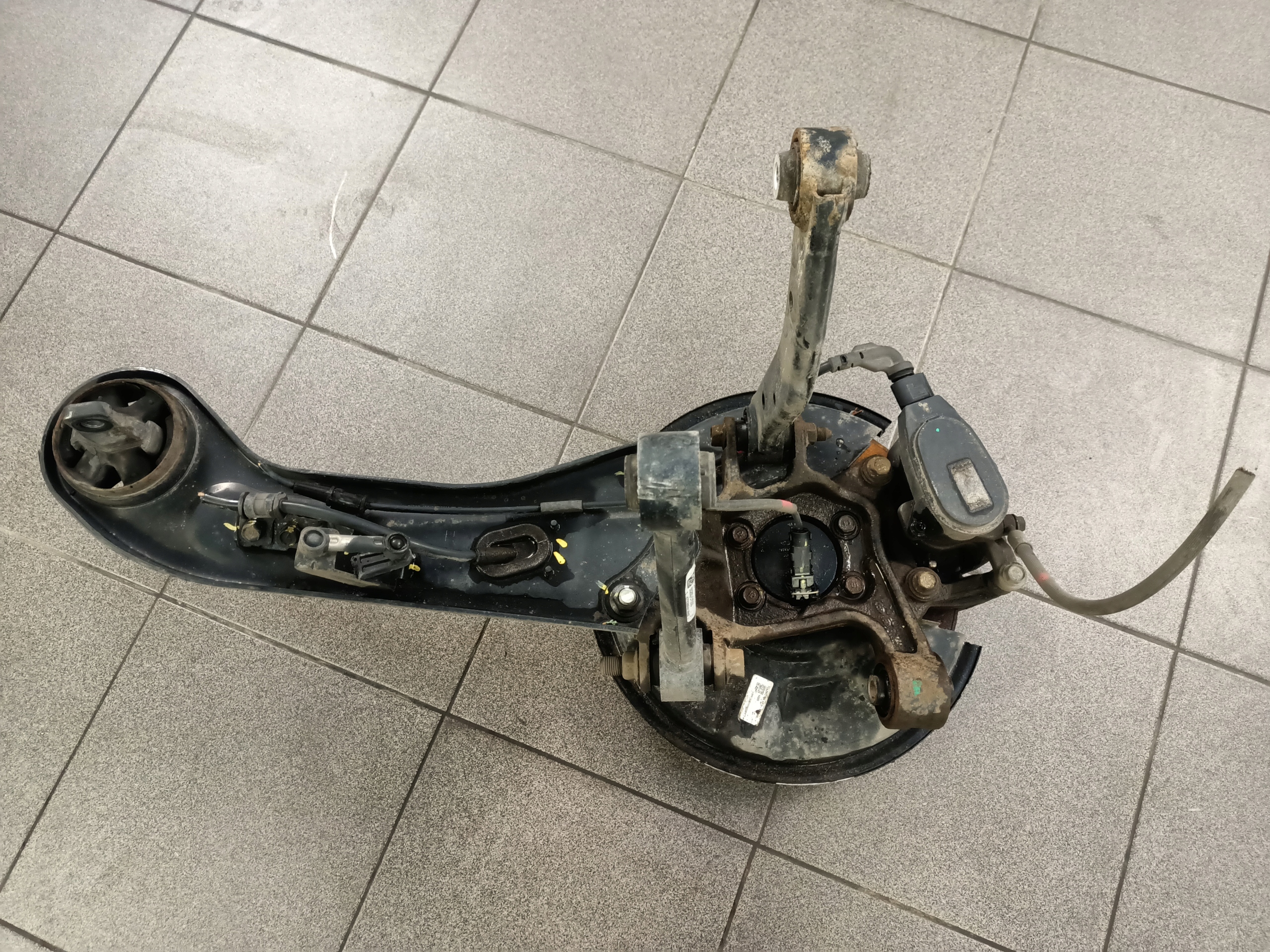 HYUNDAI TUCSON III - PIASTA PRAWY TYŁ ZWROTNICA Z WAHACZAMI KOMPLET KIA