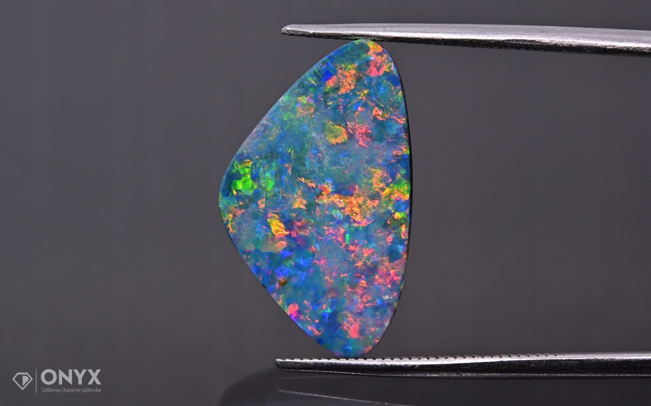 Opal Australská konvexní deska dublet nepravidelný