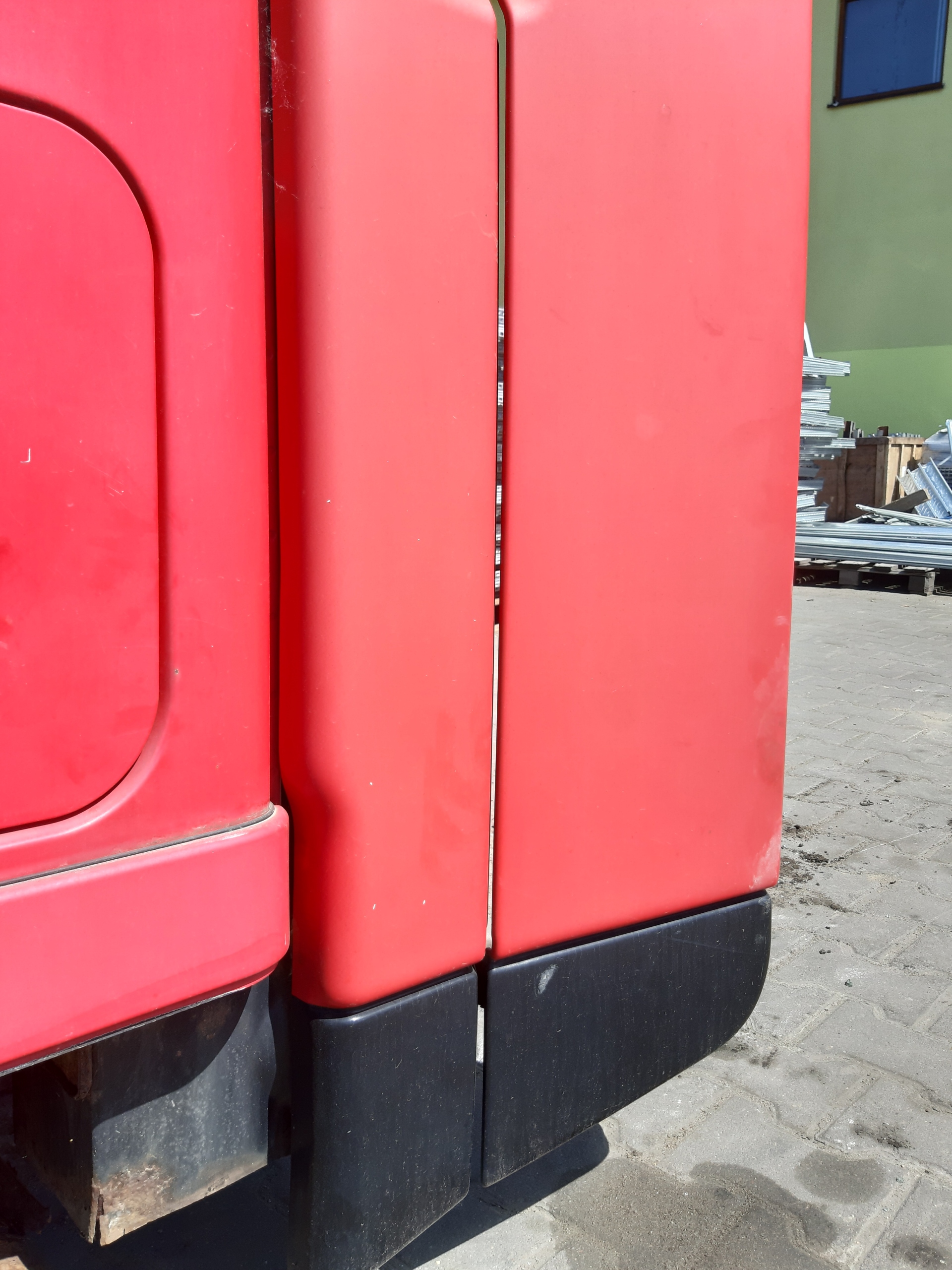 bonnet hood left side lower spoiler cabs IVECO STRALIS 450 E5 2007R